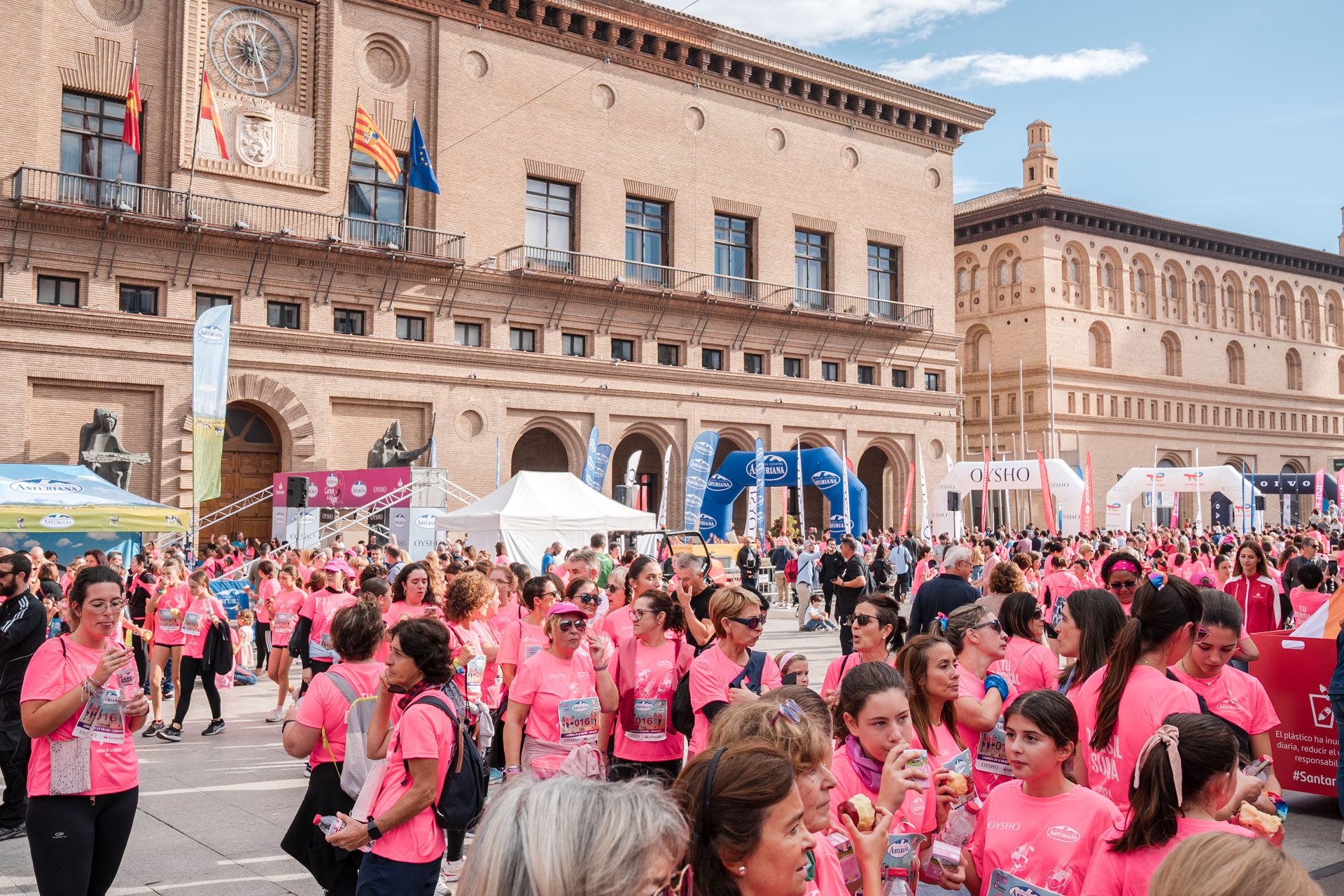 Las mejores fotos de la Carrera de la Mujer Central Lechera Asturiana de Zaragoza 2024 384