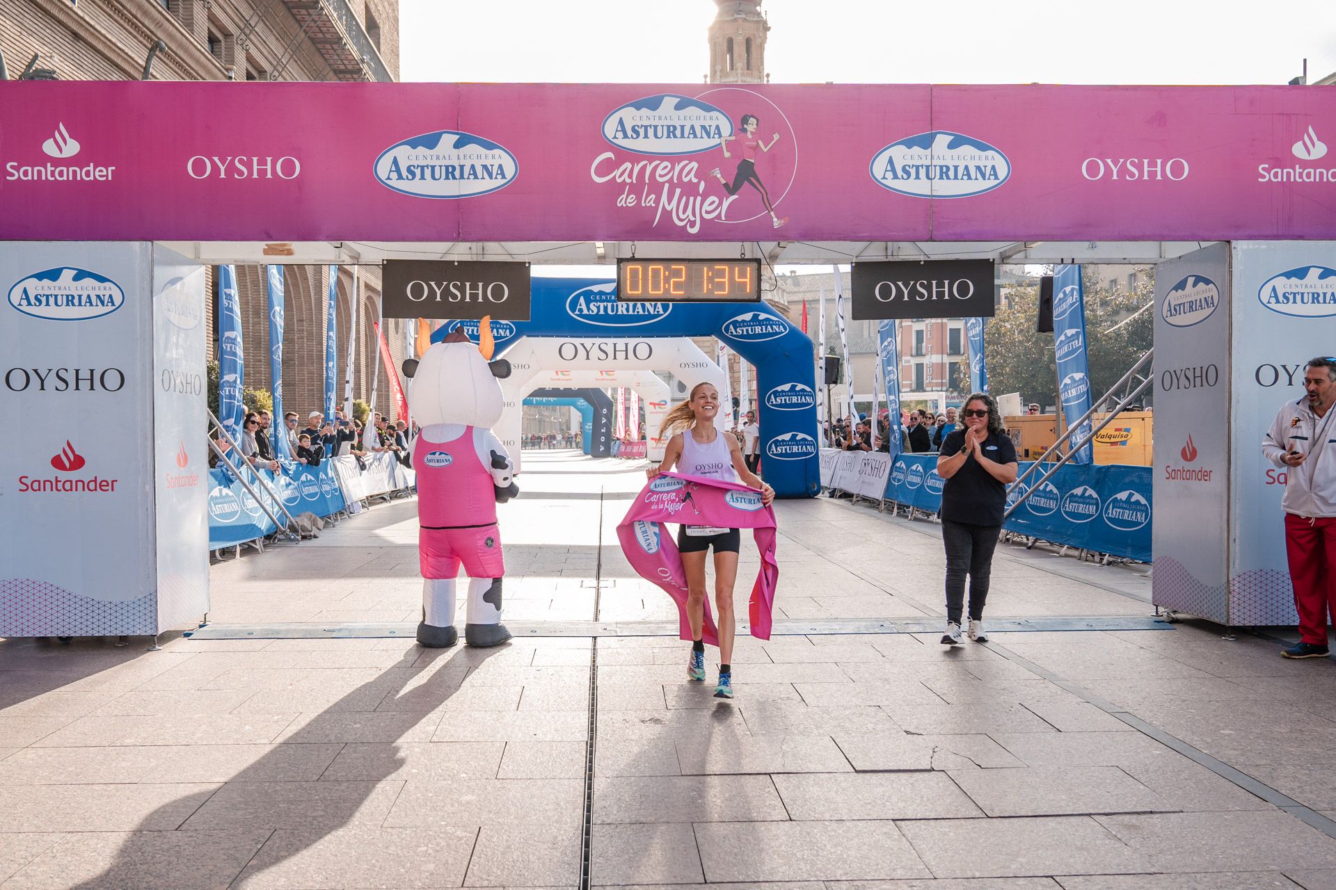Las mejores fotos de la Carrera de la Mujer Central Lechera Asturiana de Zaragoza 2024 153