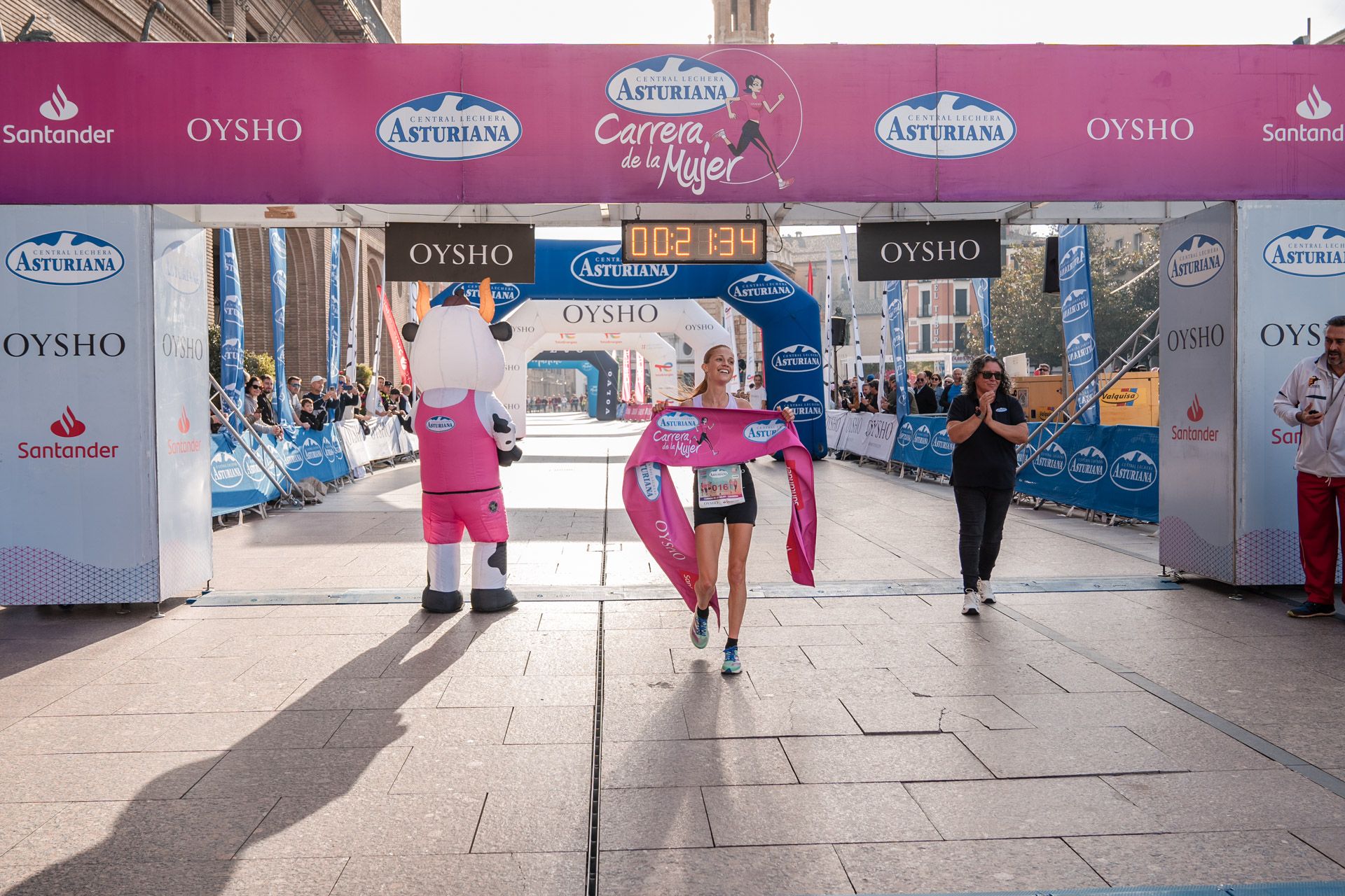 Las mejores fotos de la Carrera de la Mujer Central Lechera Asturiana de Zaragoza 2024 154