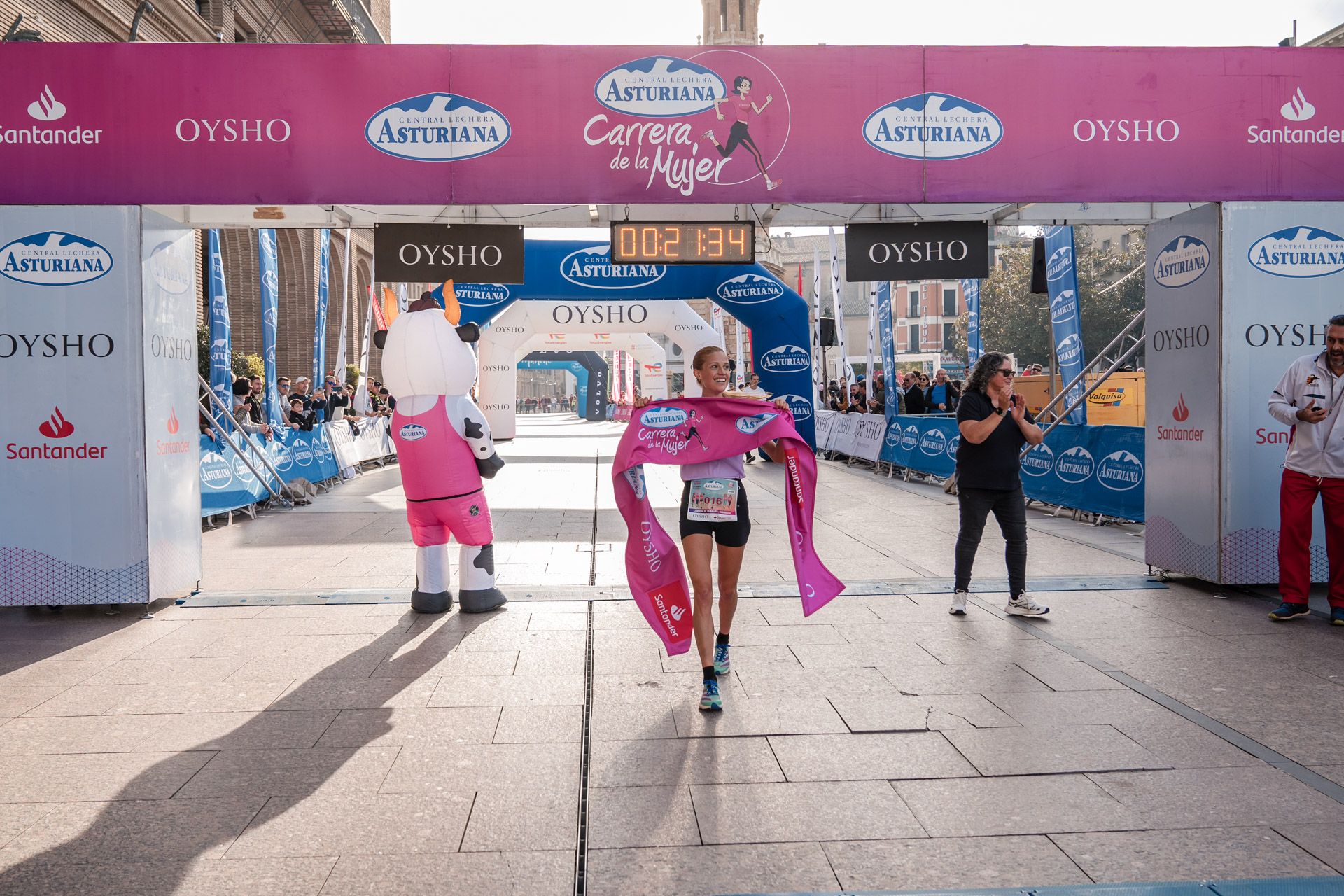 Las mejores fotos de la Carrera de la Mujer Central Lechera Asturiana de Zaragoza 2024 155