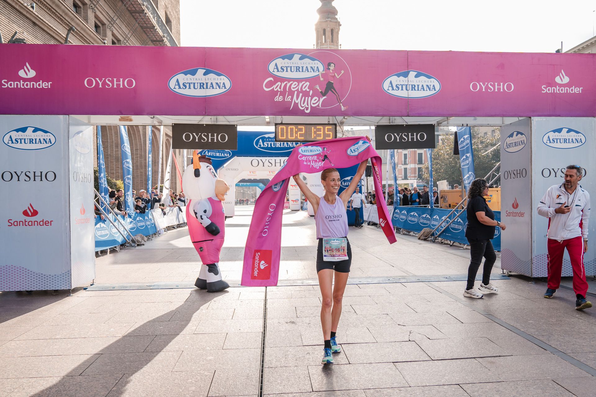 Las mejores fotos de la Carrera de la Mujer Central Lechera Asturiana de Zaragoza 2024 157