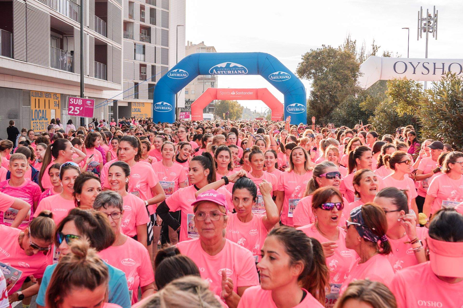 Las mejores fotos de la Carrera de la Mujer Central Lechera Asturiana de Zaragoza 2024 46
