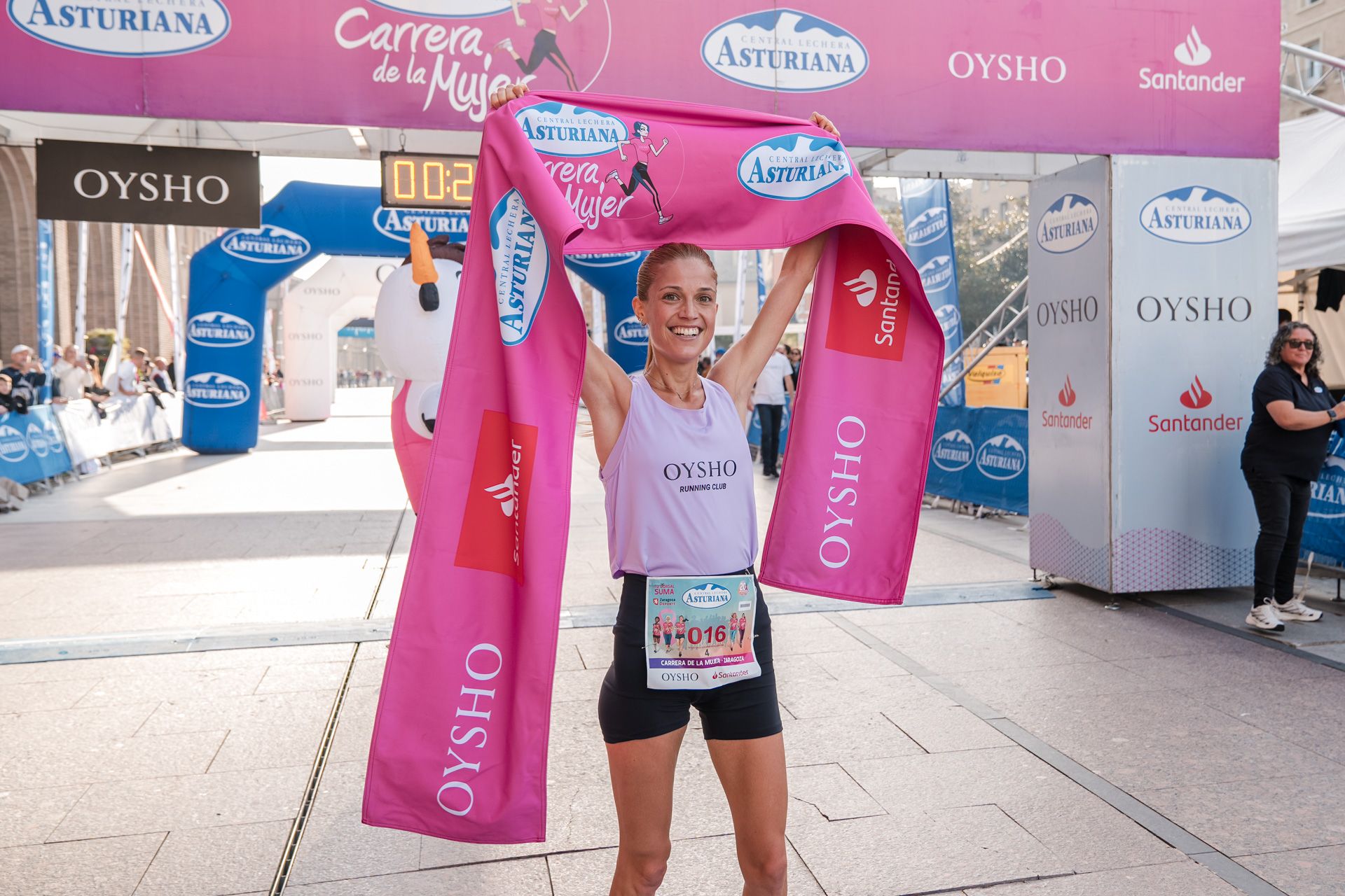 Las mejores fotos de la Carrera de la Mujer Central Lechera Asturiana de Zaragoza 2024 160