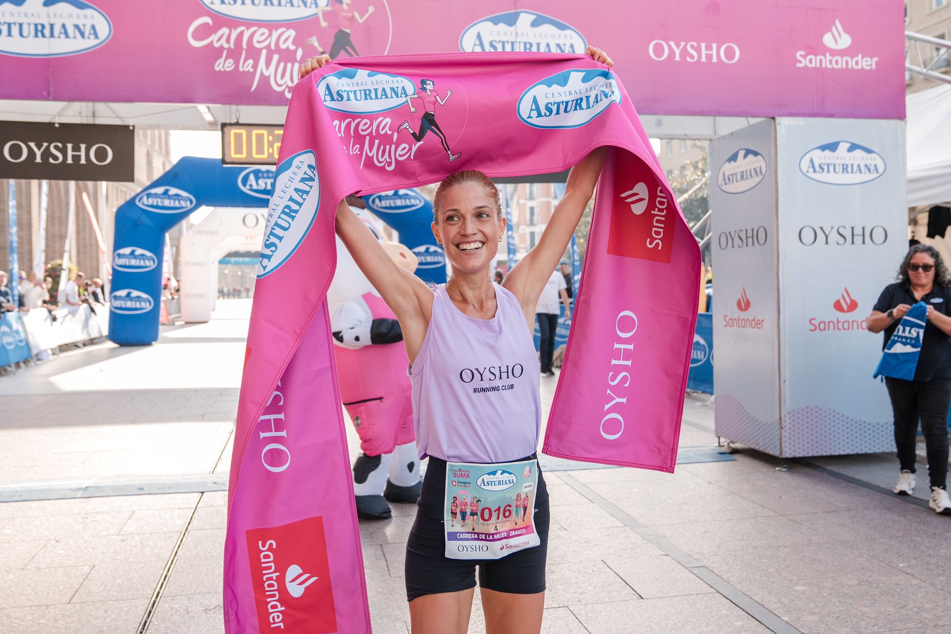 Las mejores fotos de la Carrera de la Mujer Central Lechera Asturiana de Zaragoza 2024 162