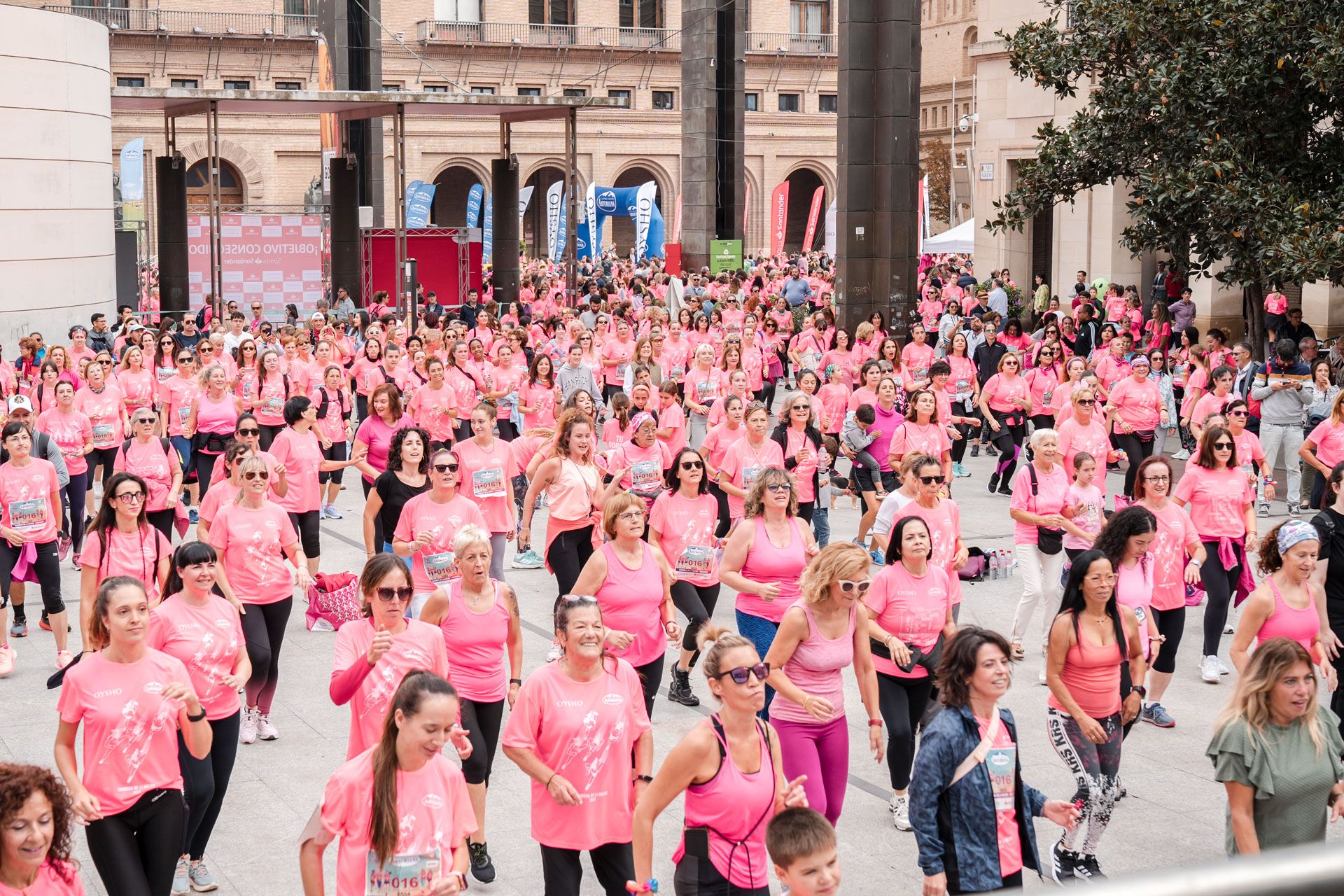 Las mejores fotos de la Carrera de la Mujer Central Lechera Asturiana de Zaragoza 2024 404