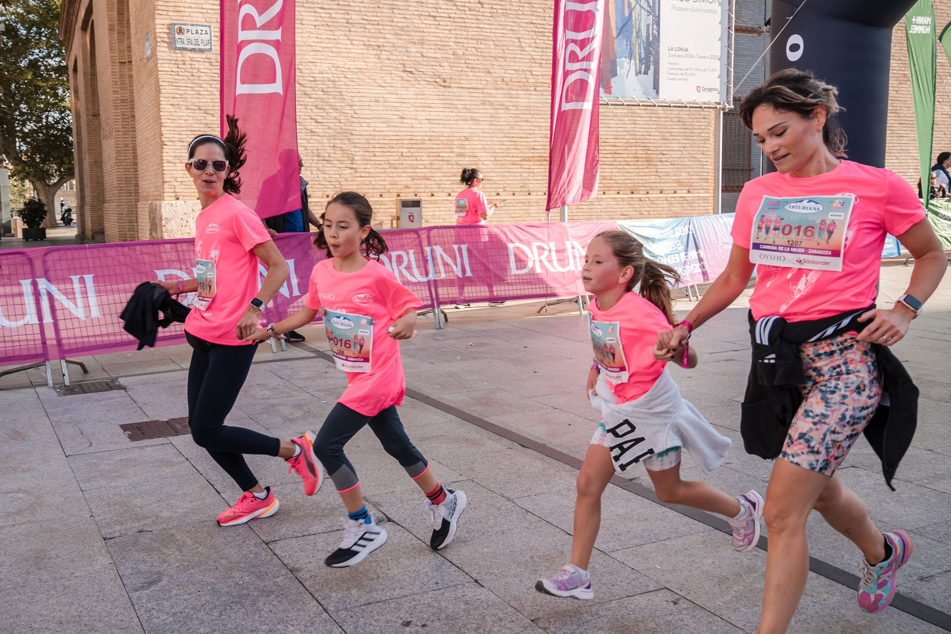 Las mejores fotos de la Carrera de la Mujer Central Lechera Asturiana de Zaragoza 2024 289