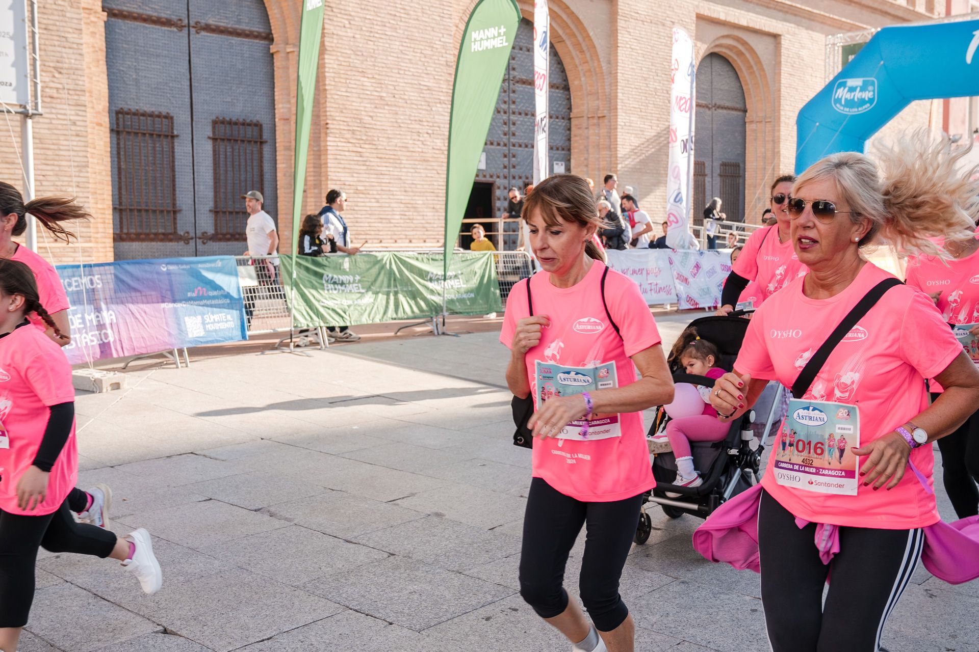 Las mejores fotos de la Carrera de la Mujer Central Lechera Asturiana de Zaragoza 2024 293