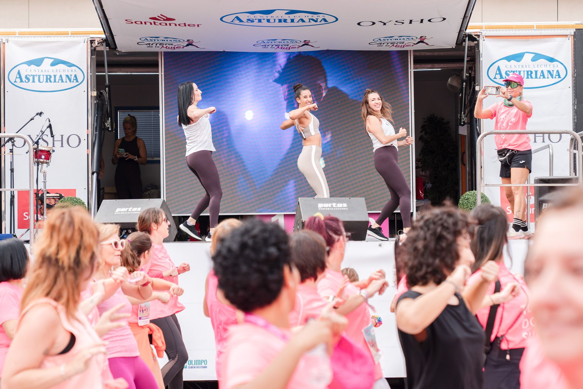 Las mejores fotos de la Carrera de la Mujer Central Lechera Asturiana de Zaragoza 2024 421