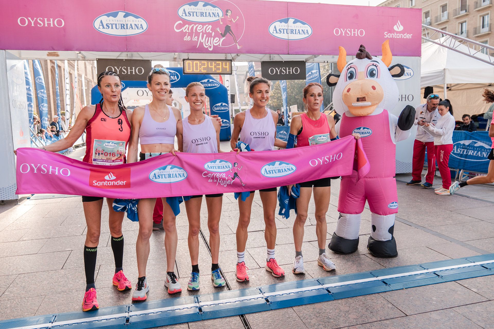 Las mejores fotos de la Carrera de la Mujer Central Lechera Asturiana de Zaragoza 2024 187