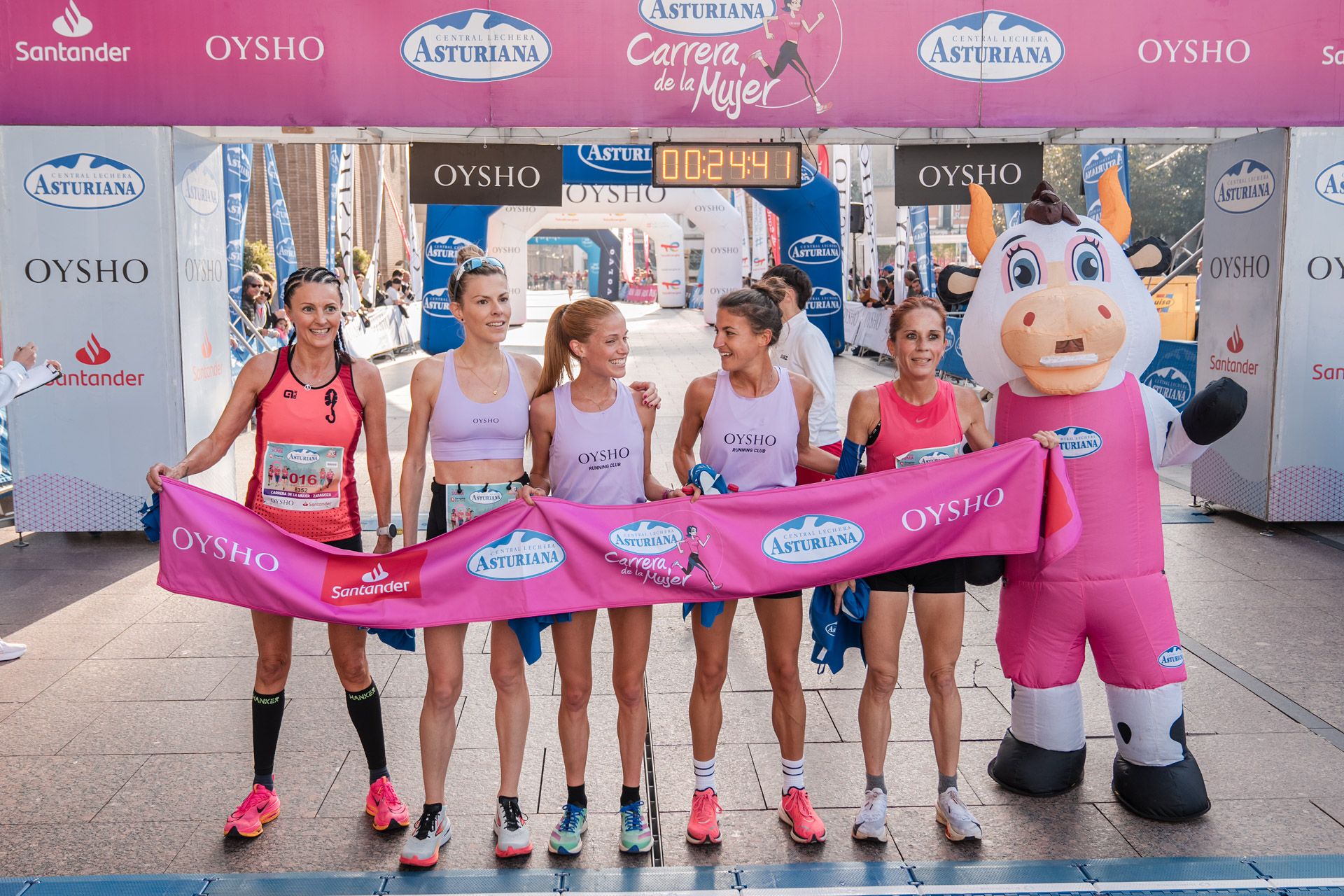 Las mejores fotos de la Carrera de la Mujer Central Lechera Asturiana de Zaragoza 2024 189