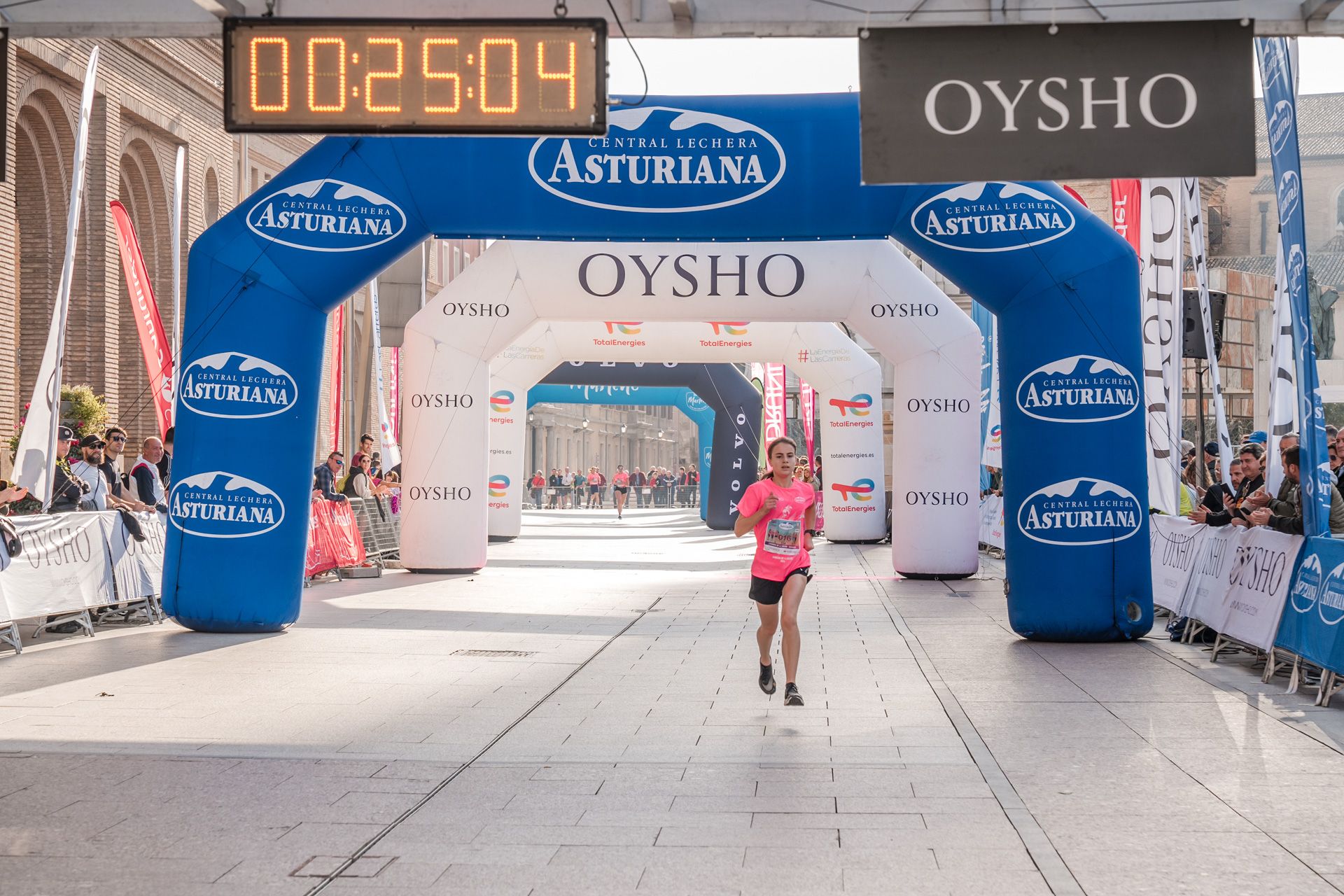 Las mejores fotos de la Carrera de la Mujer Central Lechera Asturiana de Zaragoza 2024 192