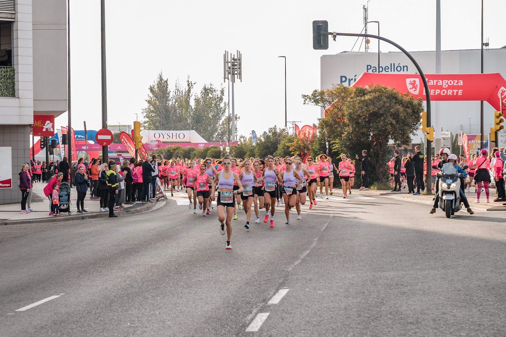 Las mejores fotos de la Carrera de la Mujer Central Lechera Asturiana de Zaragoza 2024 80