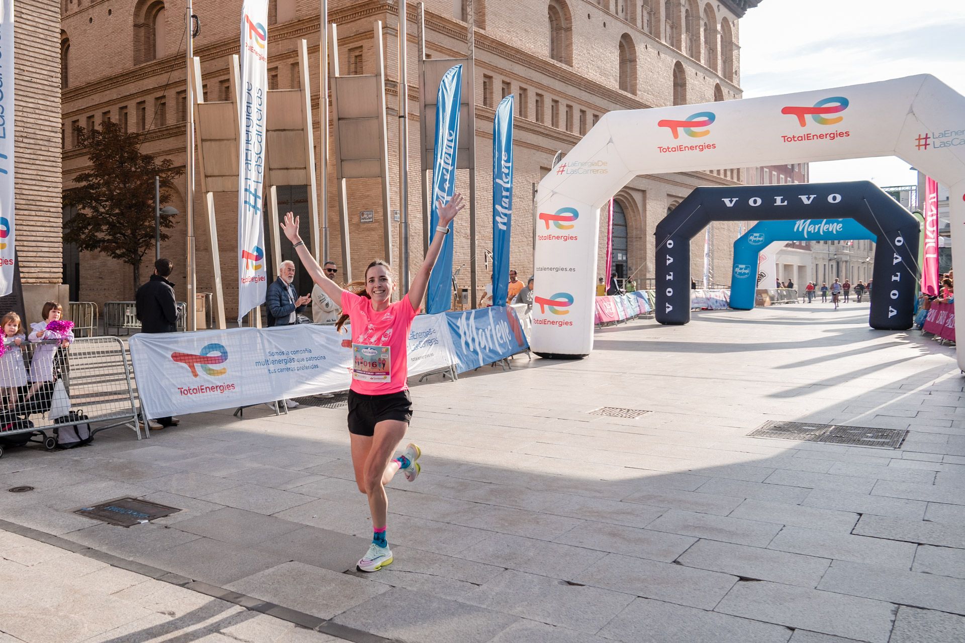 Las mejores fotos de la Carrera de la Mujer Central Lechera Asturiana de Zaragoza 2024 198
