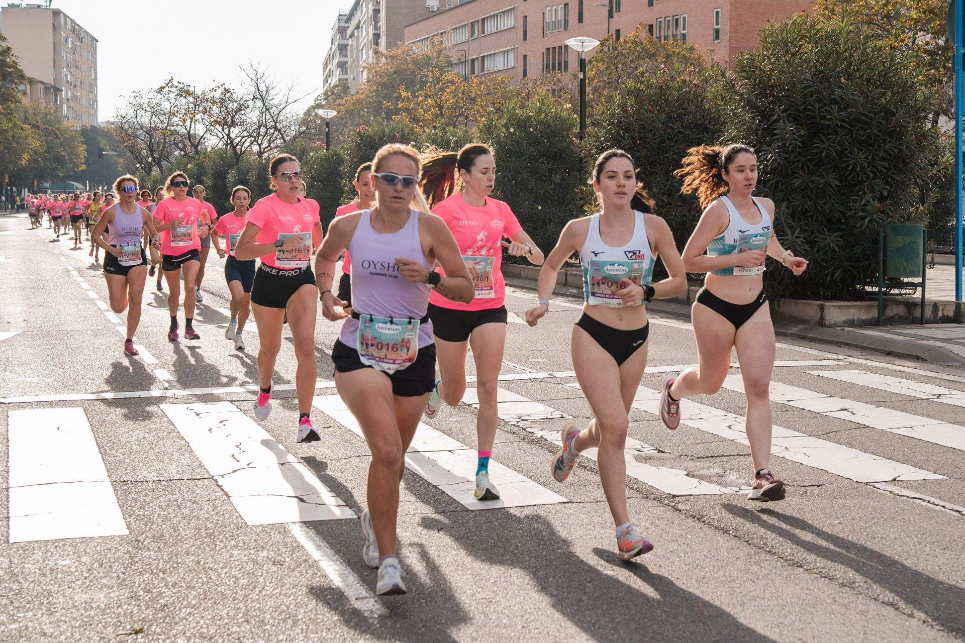 Las mejores fotos de la Carrera de la Mujer Central Lechera Asturiana de Zaragoza 2024 97