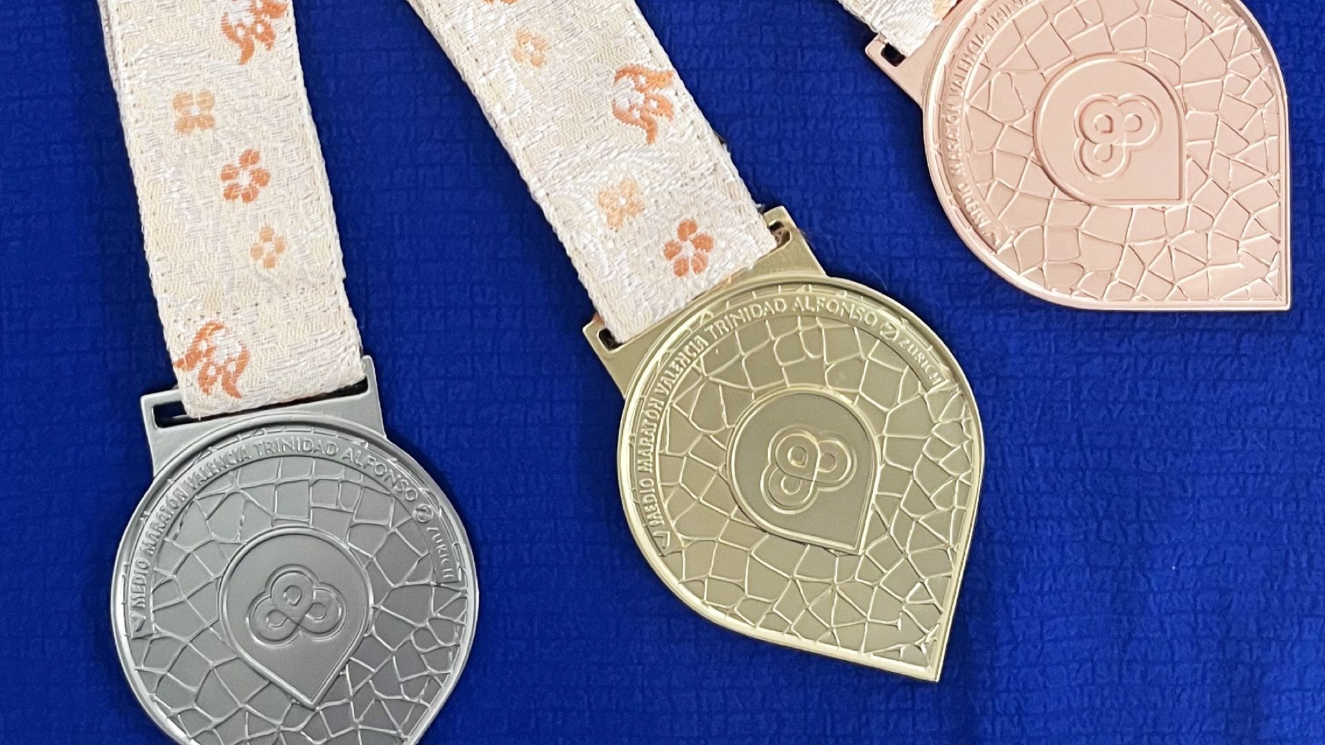 Así serán las medallas de los ganadores del Maratón y el Medio Maratón de Valencia 2024.