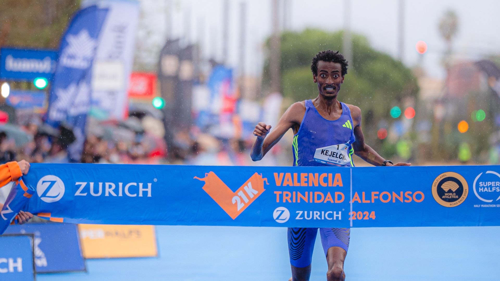 Yomif Kejelcha ha batido el récord de España de medio maratón en Valencia. VSM PHOTOEVENTS.