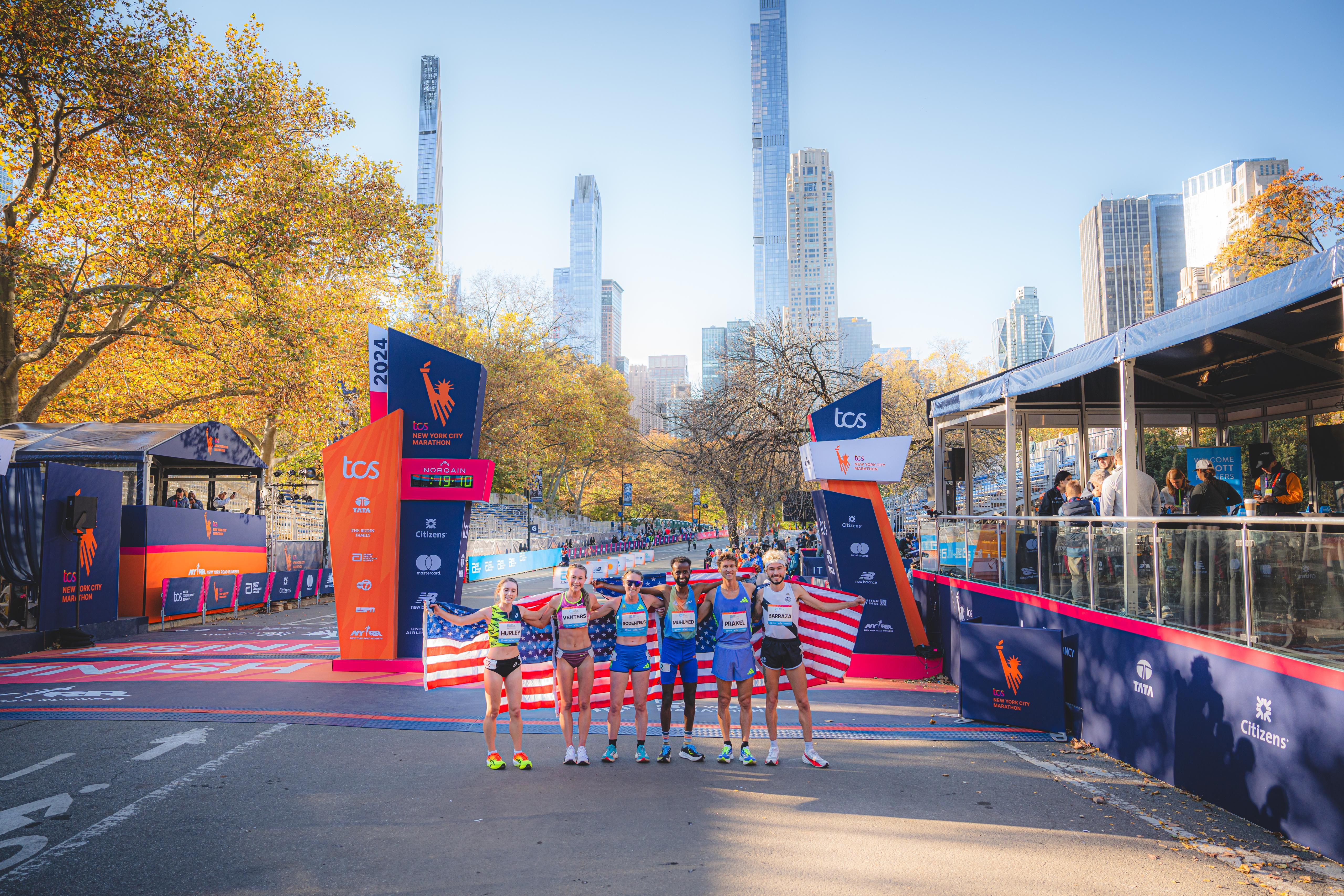 Los tres primeros hombres y mujeres en el Dash to the Finish previo al Maratón de Nueva York. VSM PHOTOEVENTS.