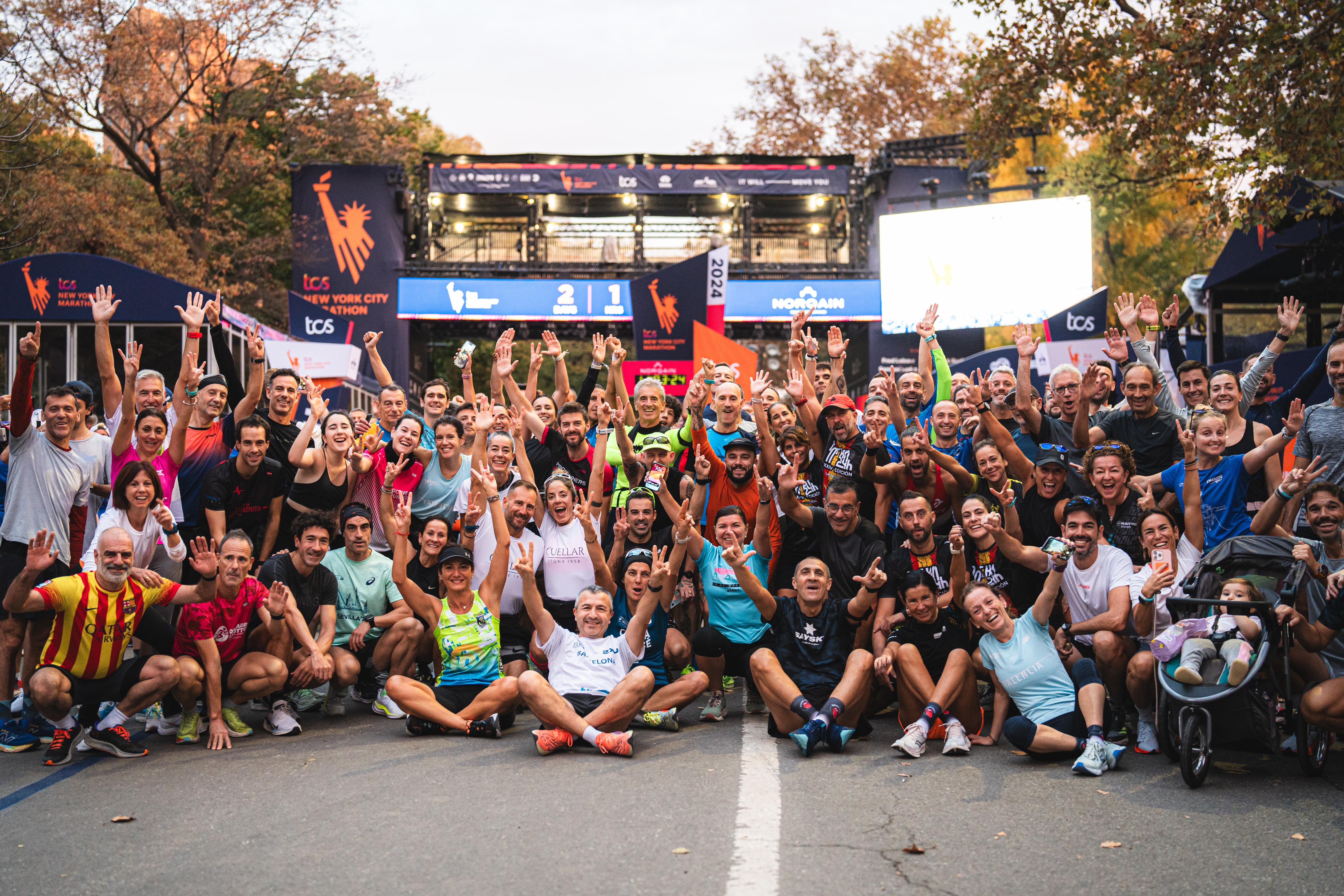 Un grupo de corredores españoles en la previa del Maratón de Nueva York 2024 / Foto: VSM PHOTOEVENTS.