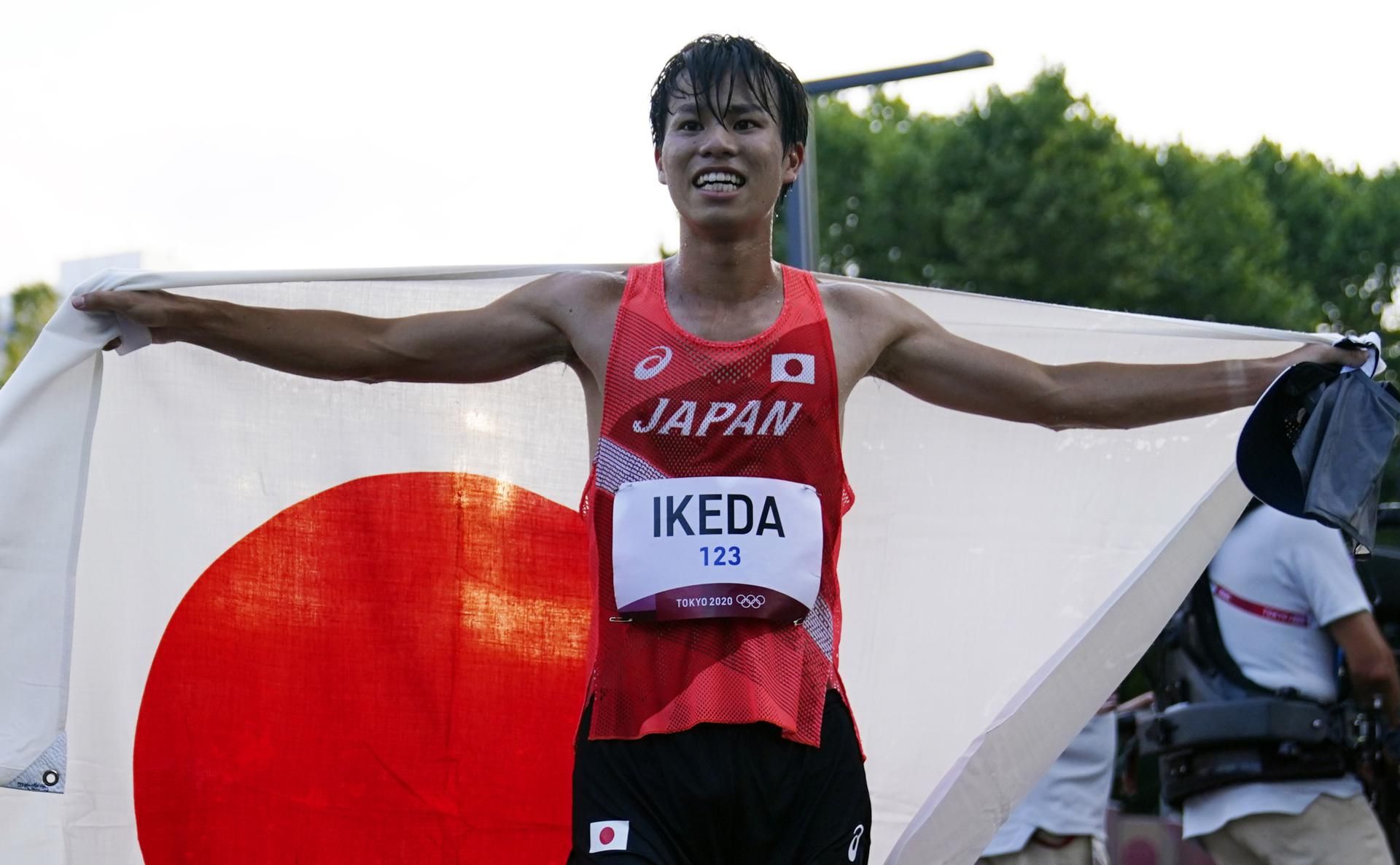 Koki Ikeda, ahora suspendido provisionalmente, después de ser subcampeón olímpico en Tokio 2020. EFE.