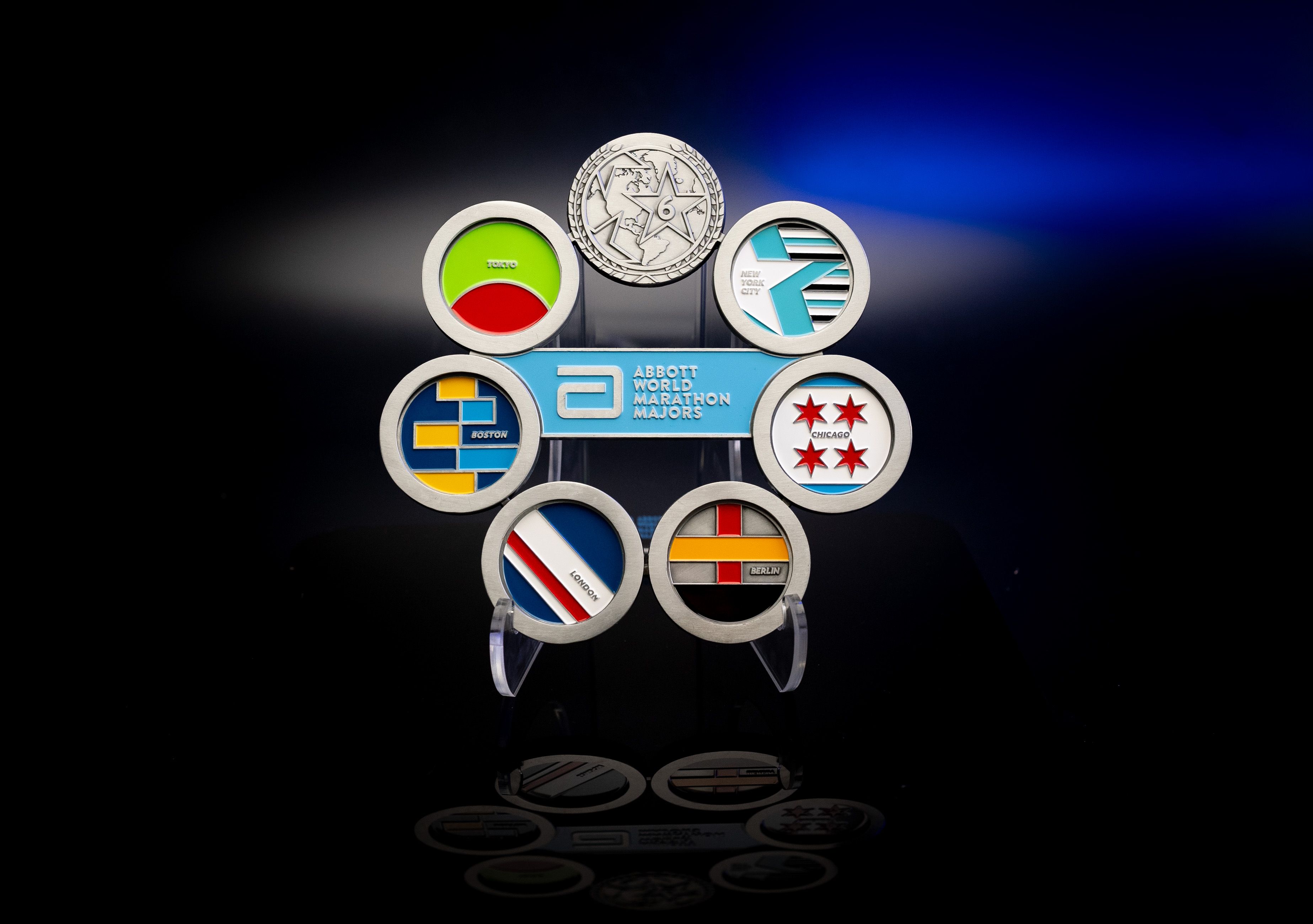 La medalla de los World Marathon Majors incluyendo la insignia de Sídney.