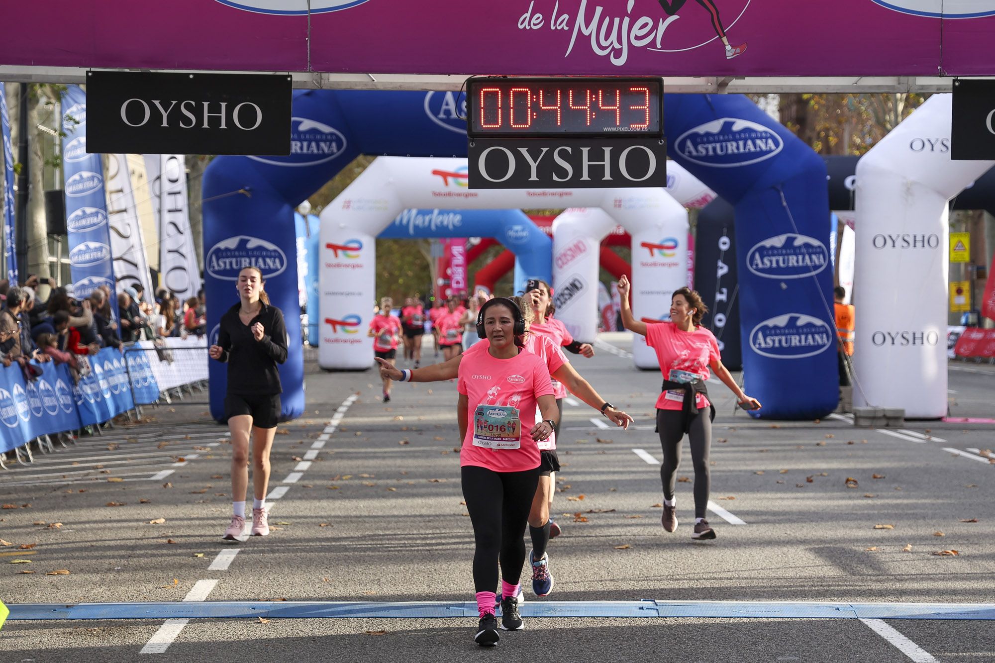 Las mejores fotos de la Carrera de la Mujer de Barcelona 2024. GL 01213