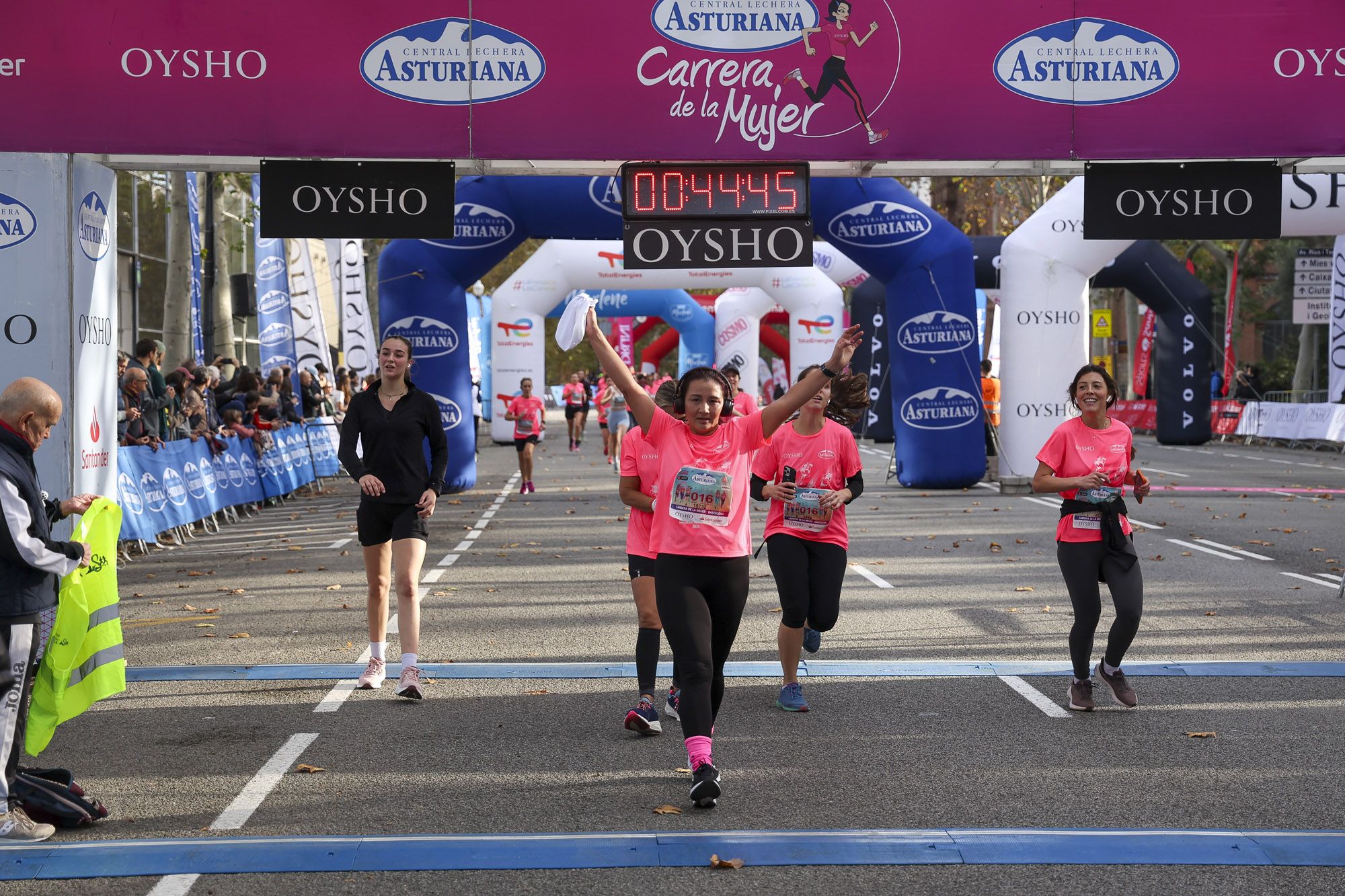 Las mejores fotos de la Carrera de la Mujer de Barcelona 2024. GL 01223