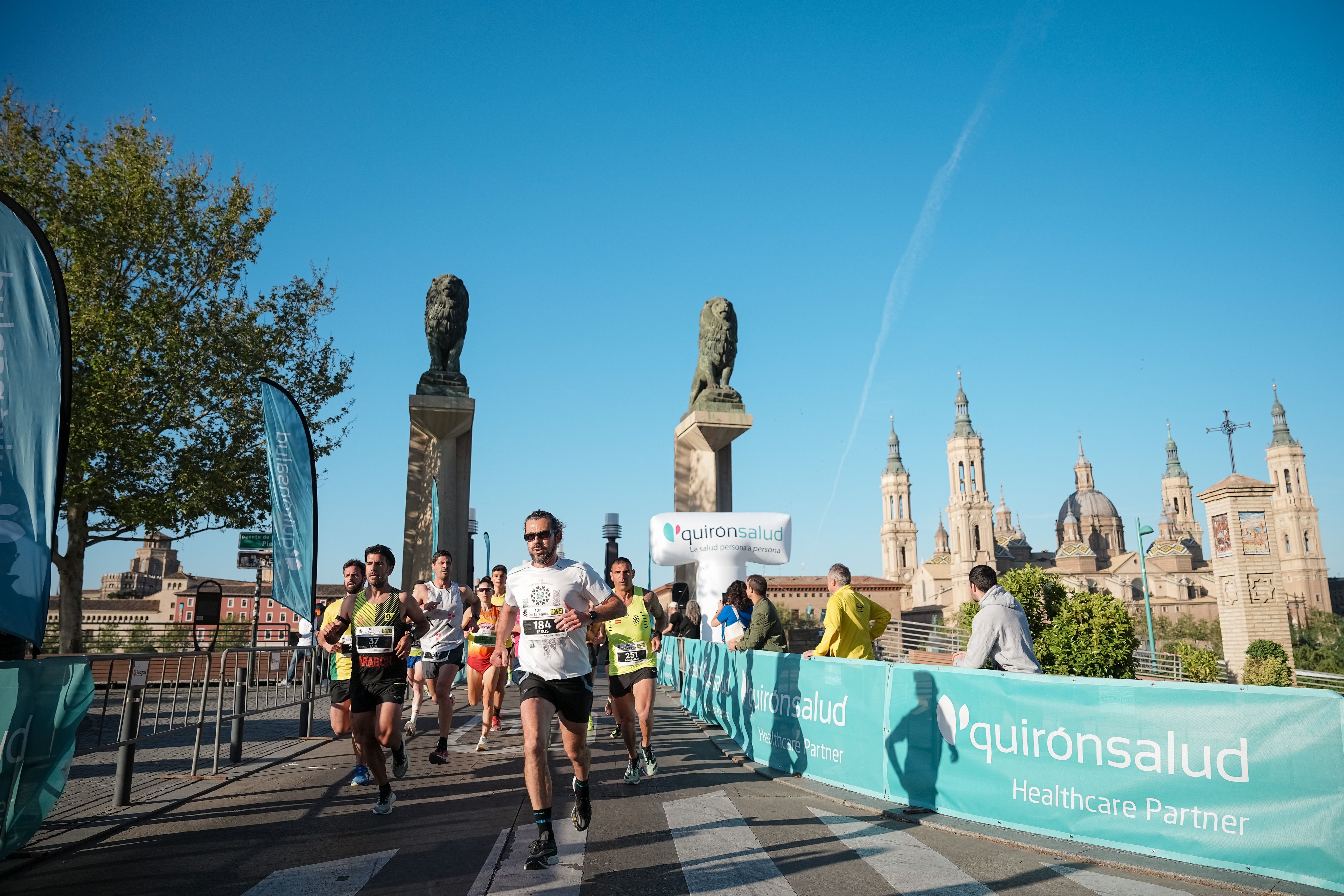 Las vistas de El Pilar son una de las muchas razones para correr el MANN-FILTER Maratón de Zaragoza, sea en su versión de 10 o 42 kilómetros. LAST LAP Las vistas de El Pilar son una de las muchas razones para correr el MANN-FILTER Maratón de Zaragoza, sea en su versión de 10 o 42 kilómetros. LAST LAP