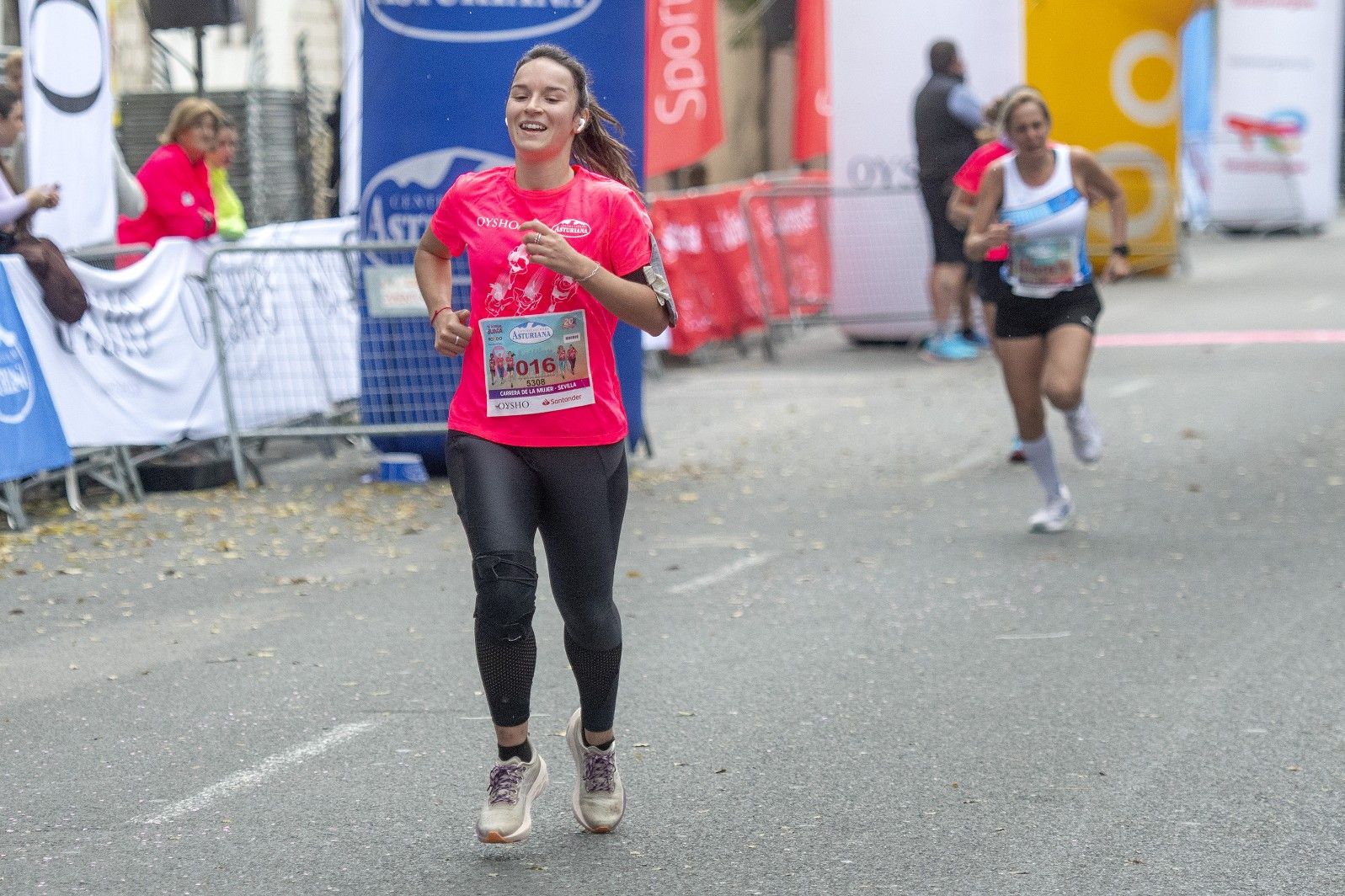 Las mejores fotos de la Carrera de la Mujer de Sevilla 2024. 163.