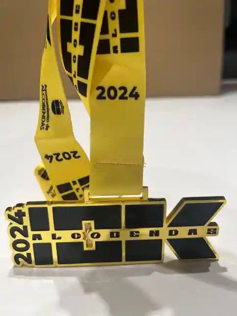 Esta es la medalla que recibirán todos los corredores y corredoras que crucen la meta del 10K Alcobendas 2024.