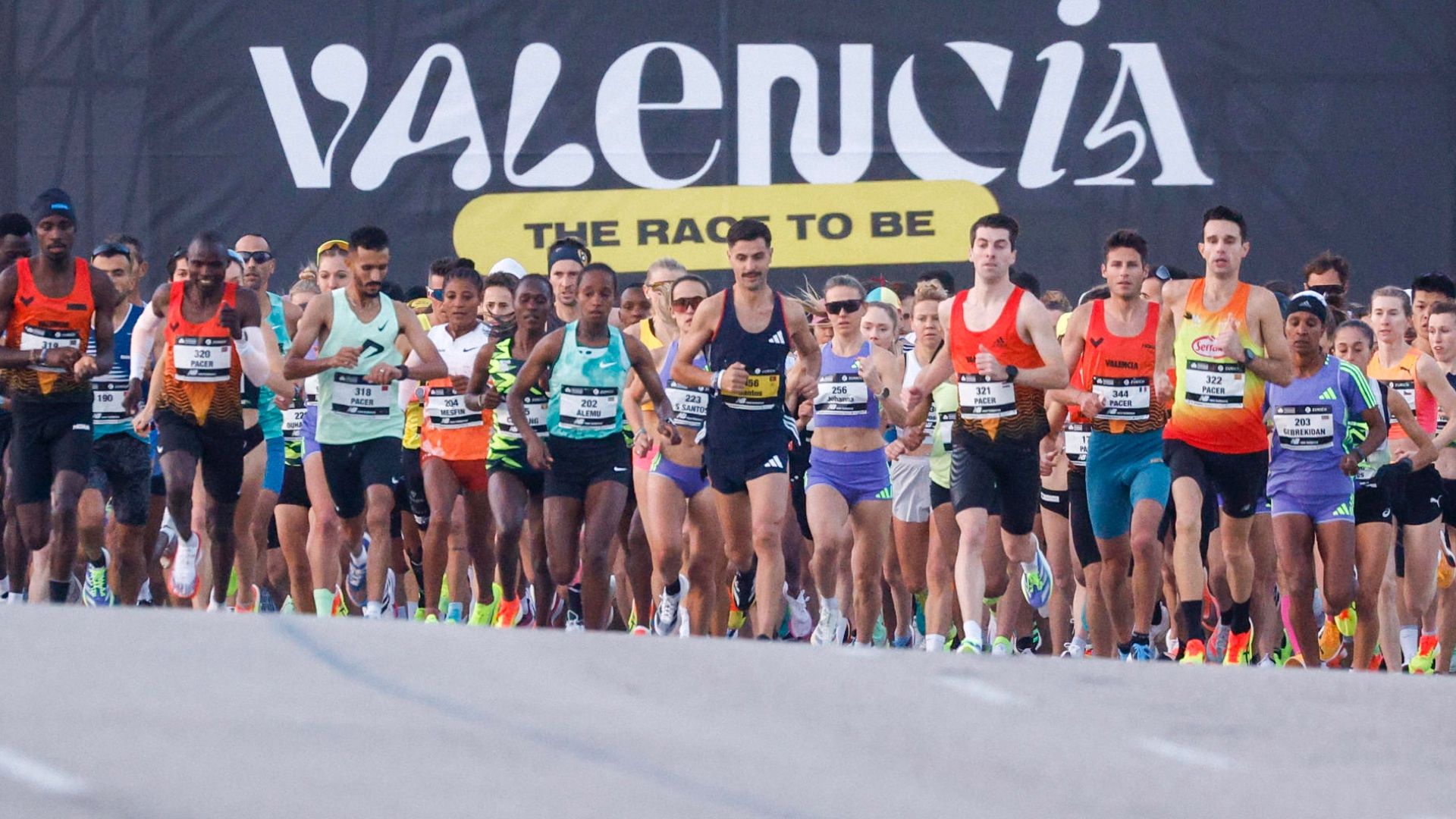 Una imagen del Maratón de Valencia 2024 donde se batieron 13 récords nacionales. EFE.
