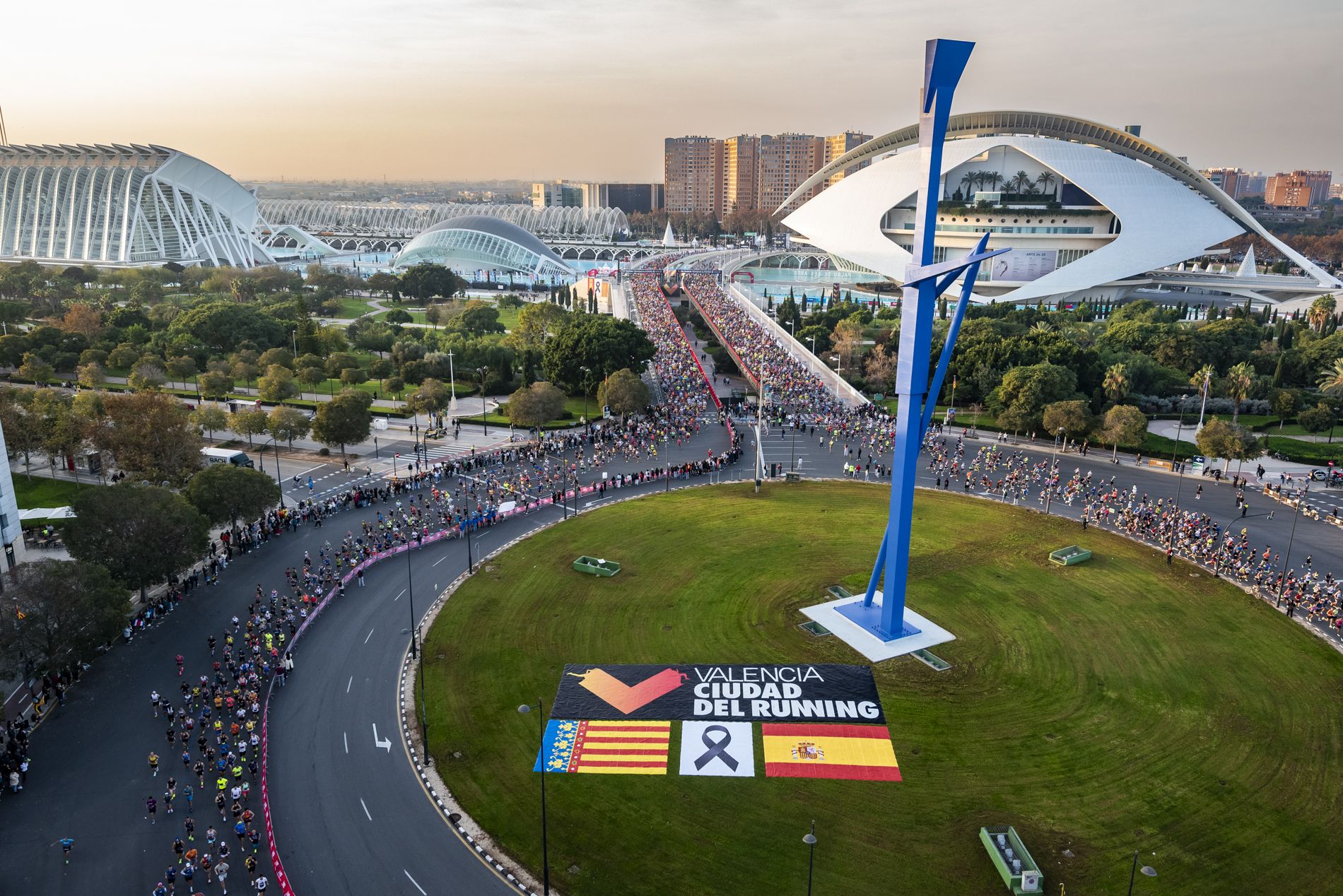 La icónica salida del Maratón Valencia Trinidad Alfonso Zurich es el objeto de deseo de miles de corredores de todo el mundo.