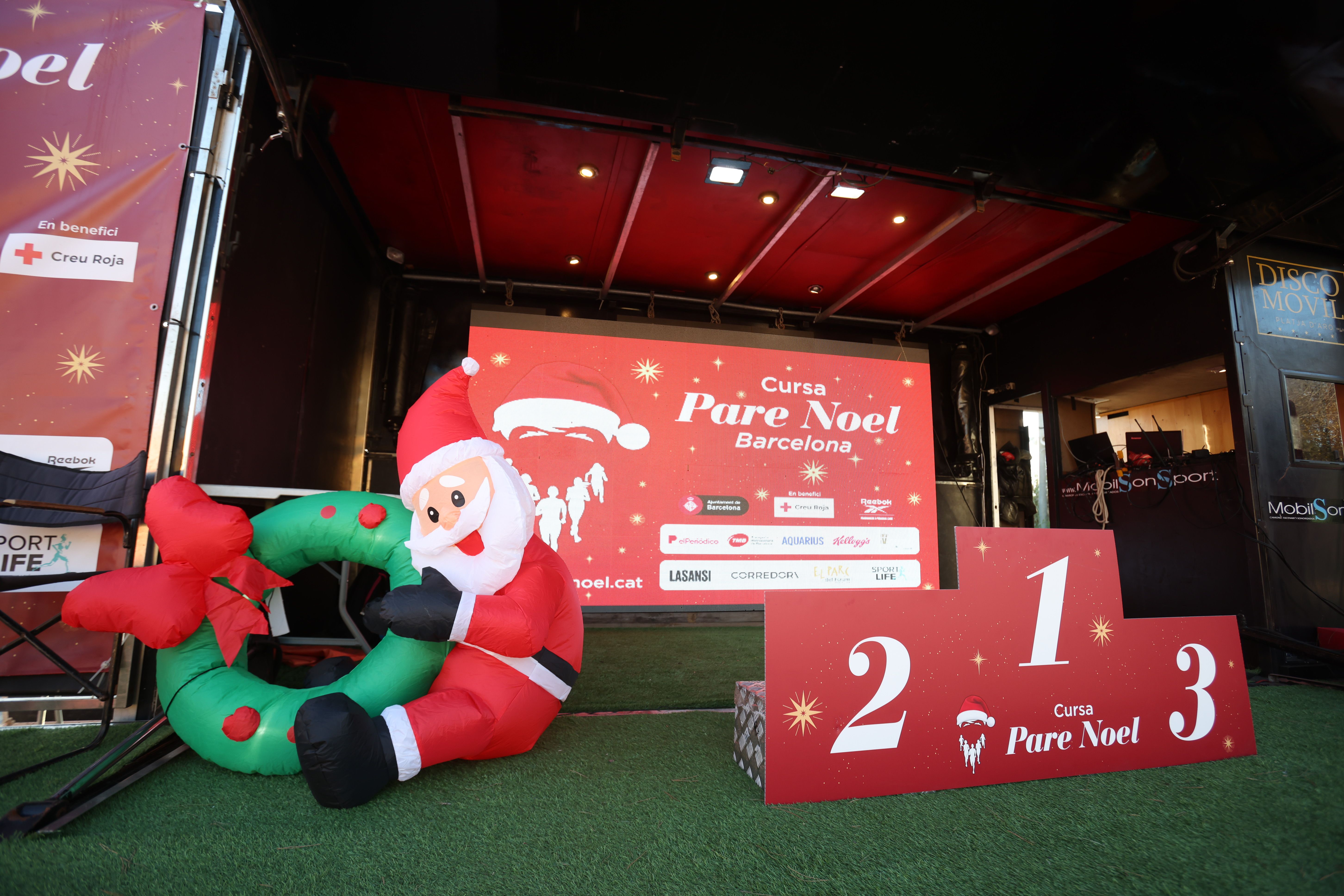 Las mejores fotos de la Carrera de Papá Noel de Barcelona 2024. 038