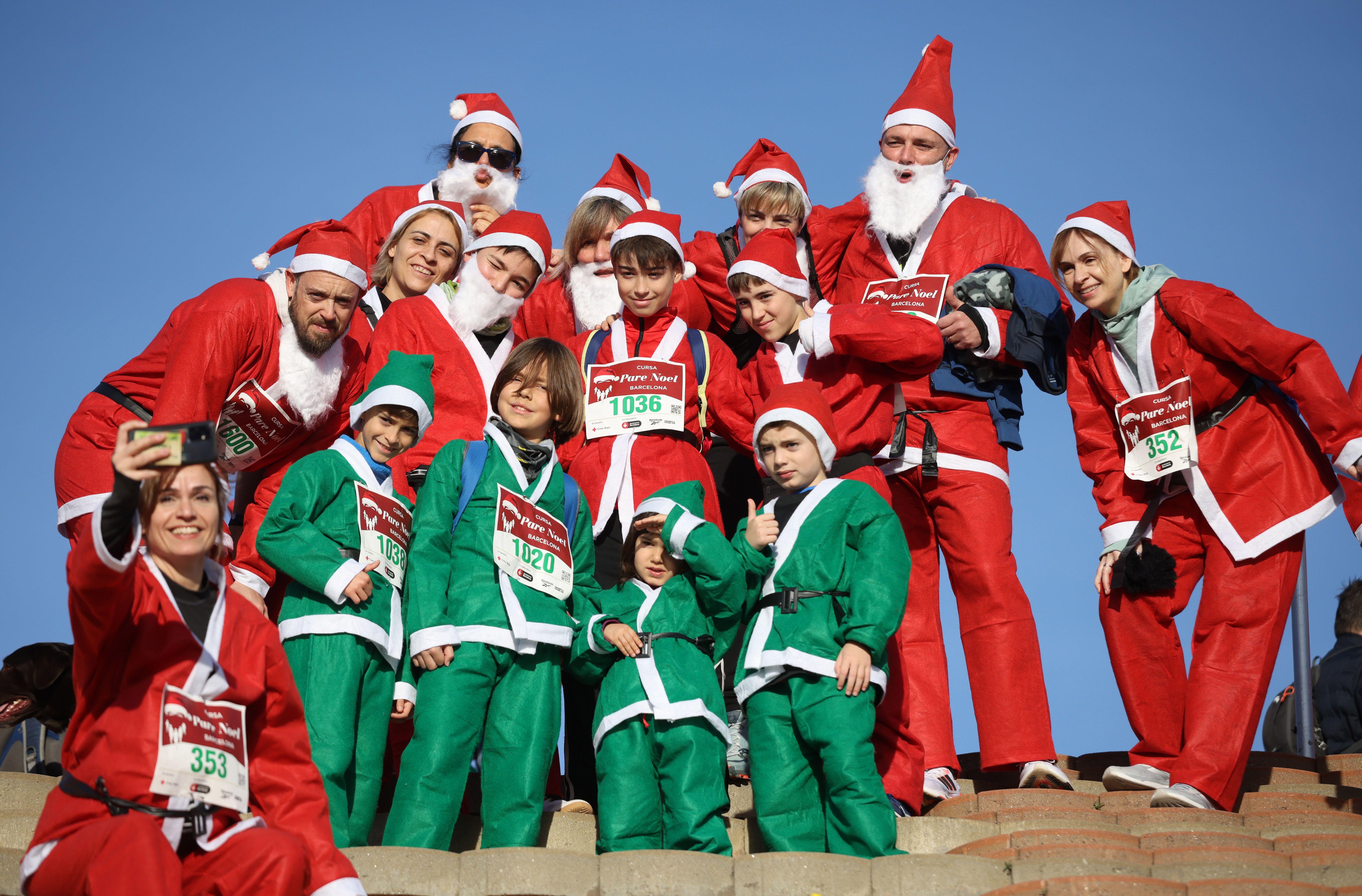 Las mejores fotos de la Carrera de Papá Noel de Barcelona 2024. 084