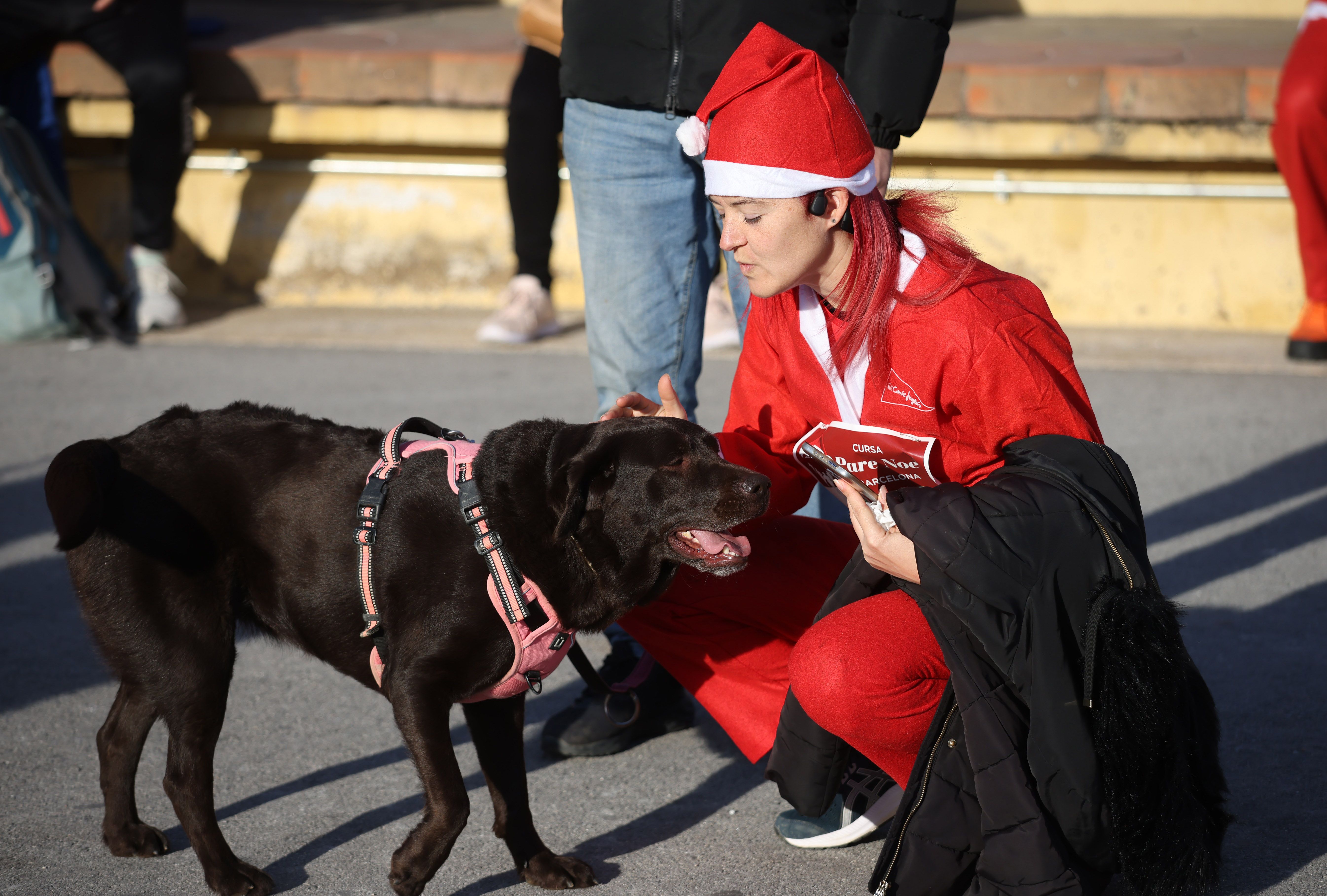 Las mejores fotos de la Carrera de Papá Noel de Barcelona 2024. 099
