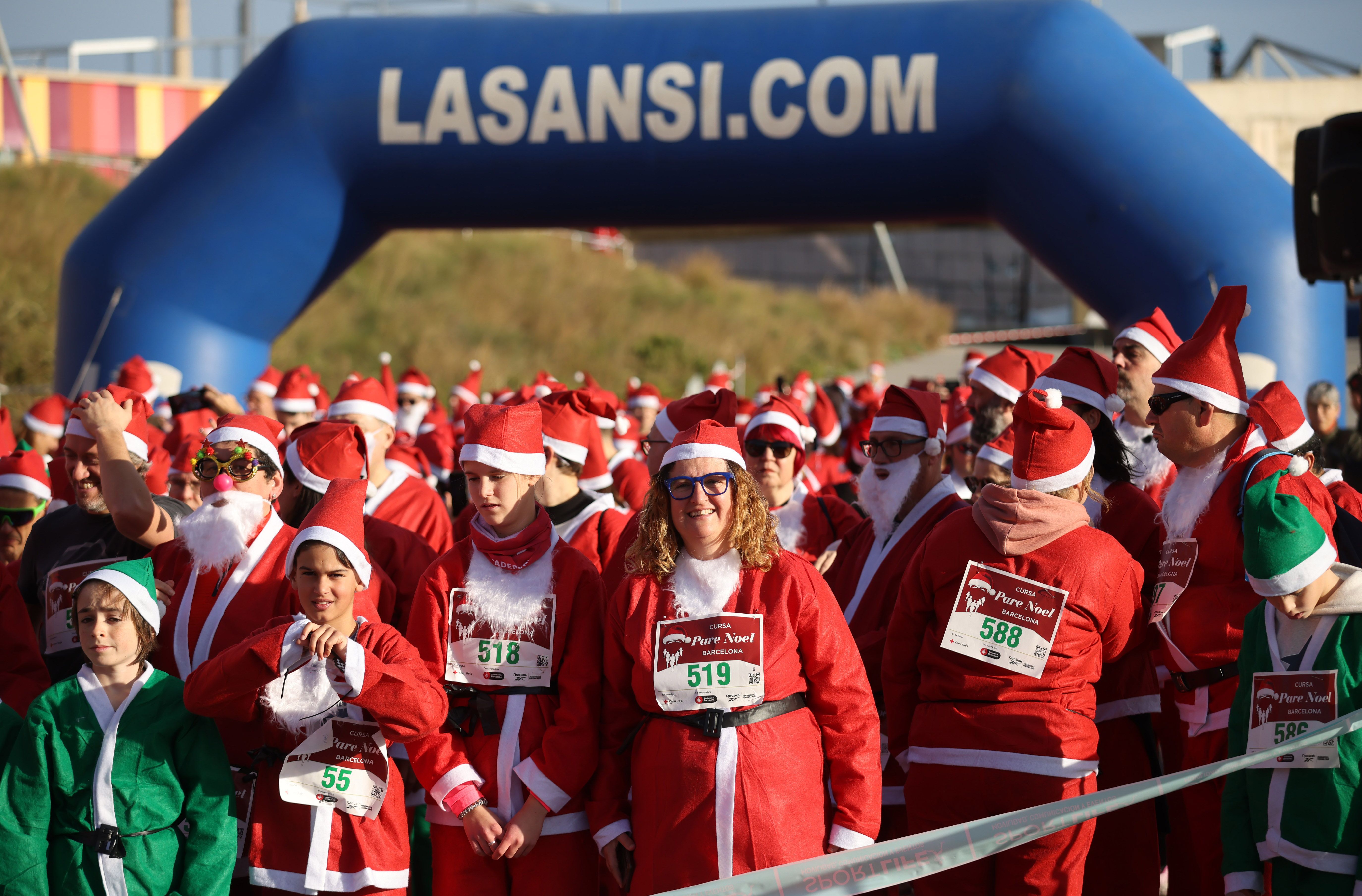 Las mejores fotos de la Carrera de Papá Noel de Barcelona 2024. 119