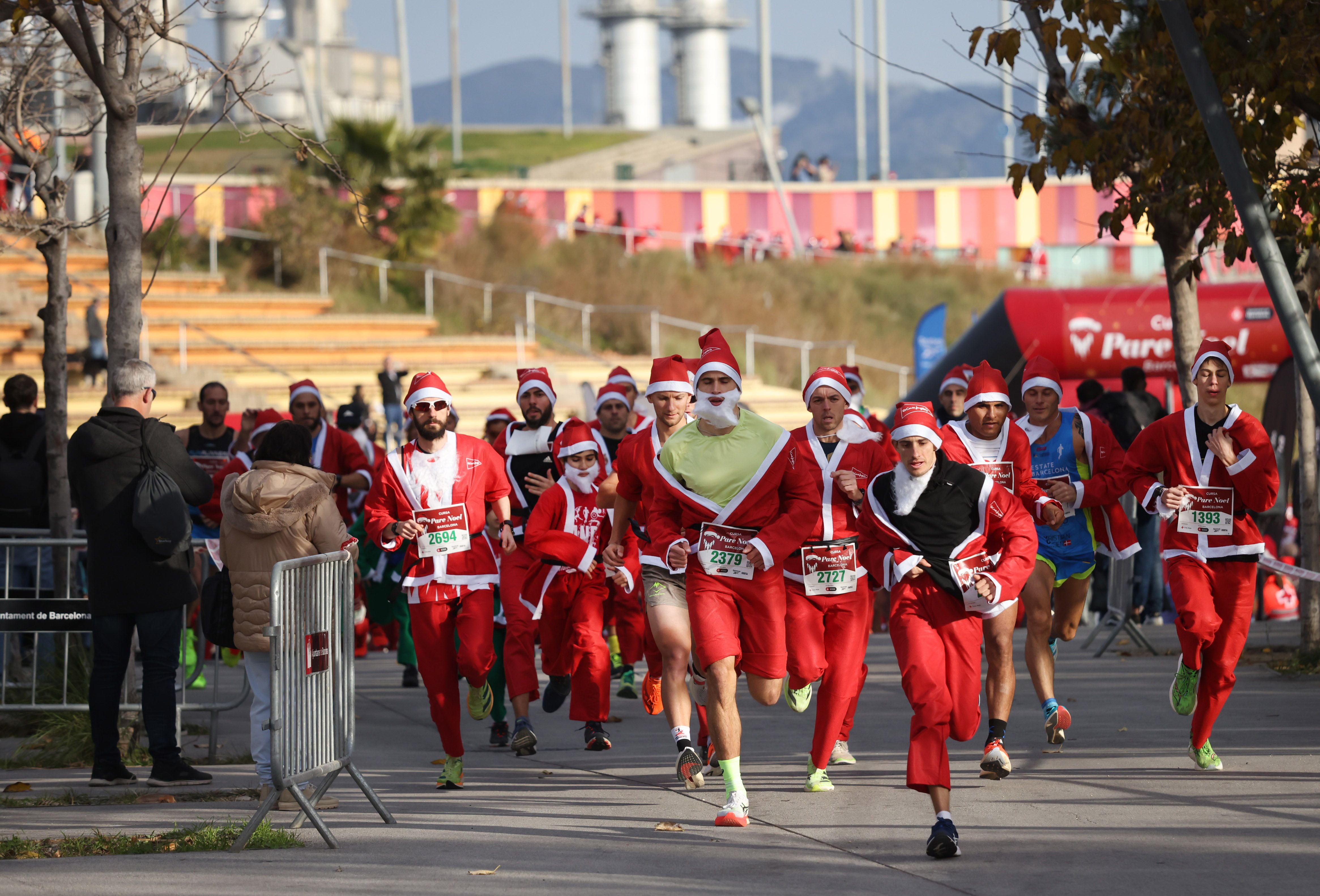 Las mejores fotos de la Carrera de Papá Noel de Barcelona 2024. 229