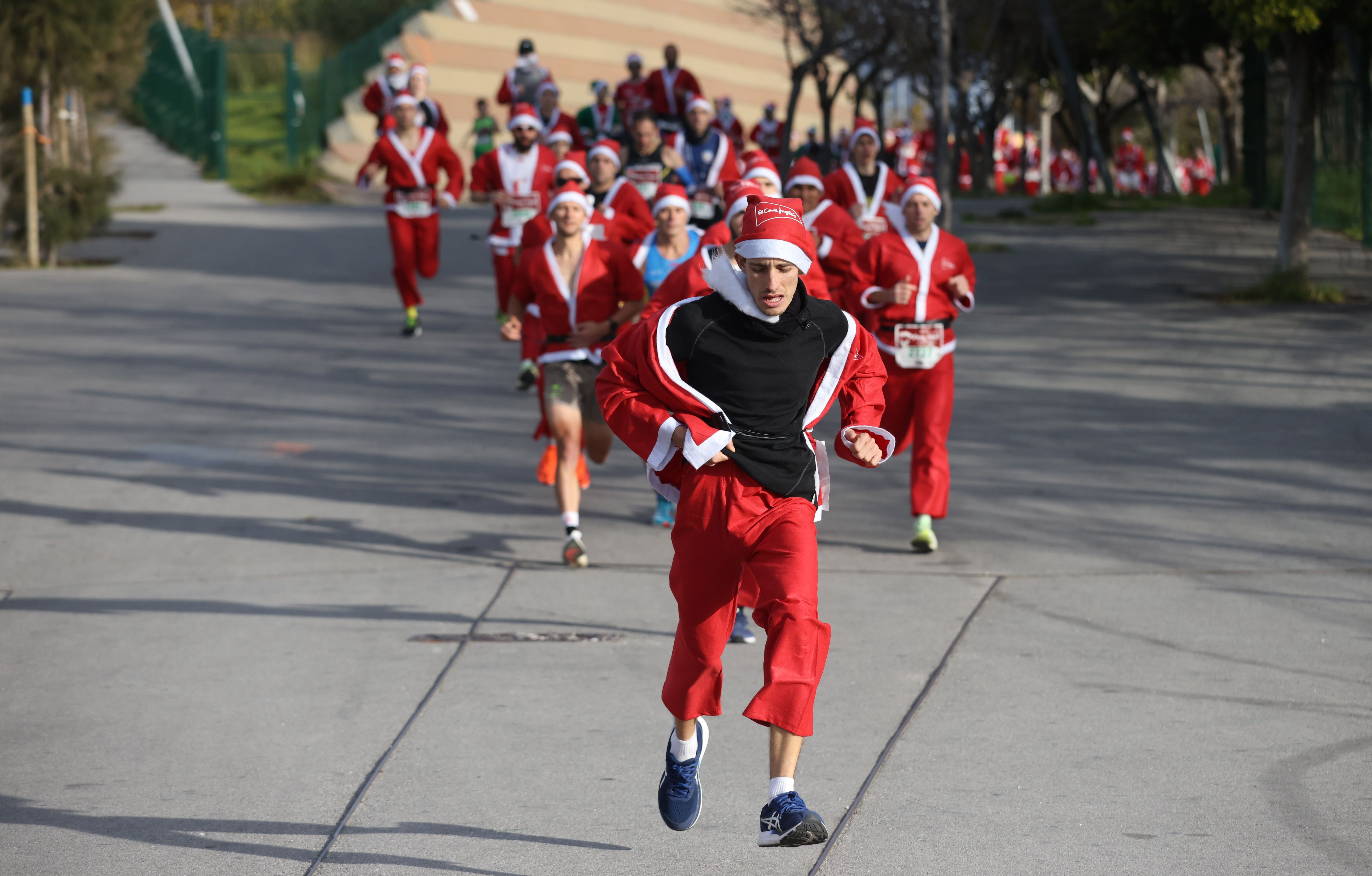Las mejores fotos de la Carrera de Papá Noel de Barcelona 2024. 252