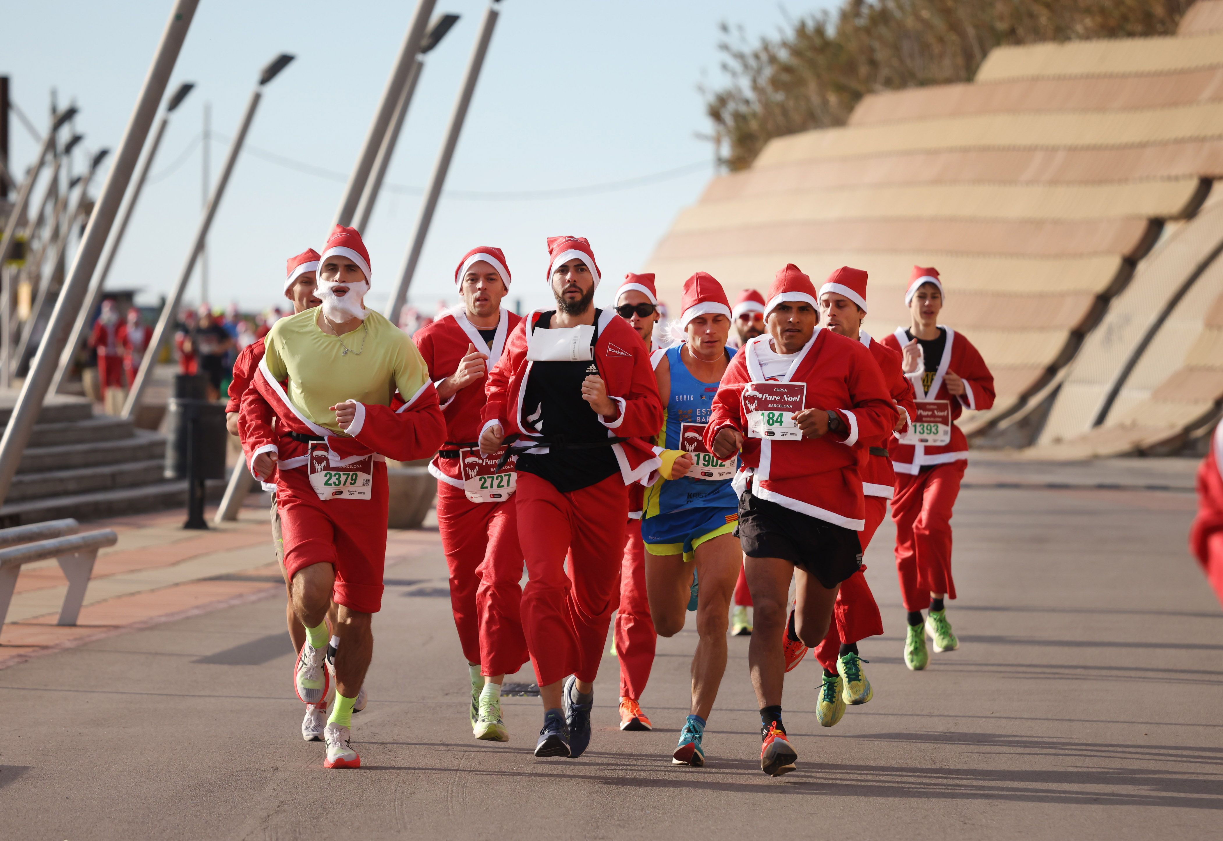 Las mejores fotos de la Carrera de Papá Noel de Barcelona 2024. 272