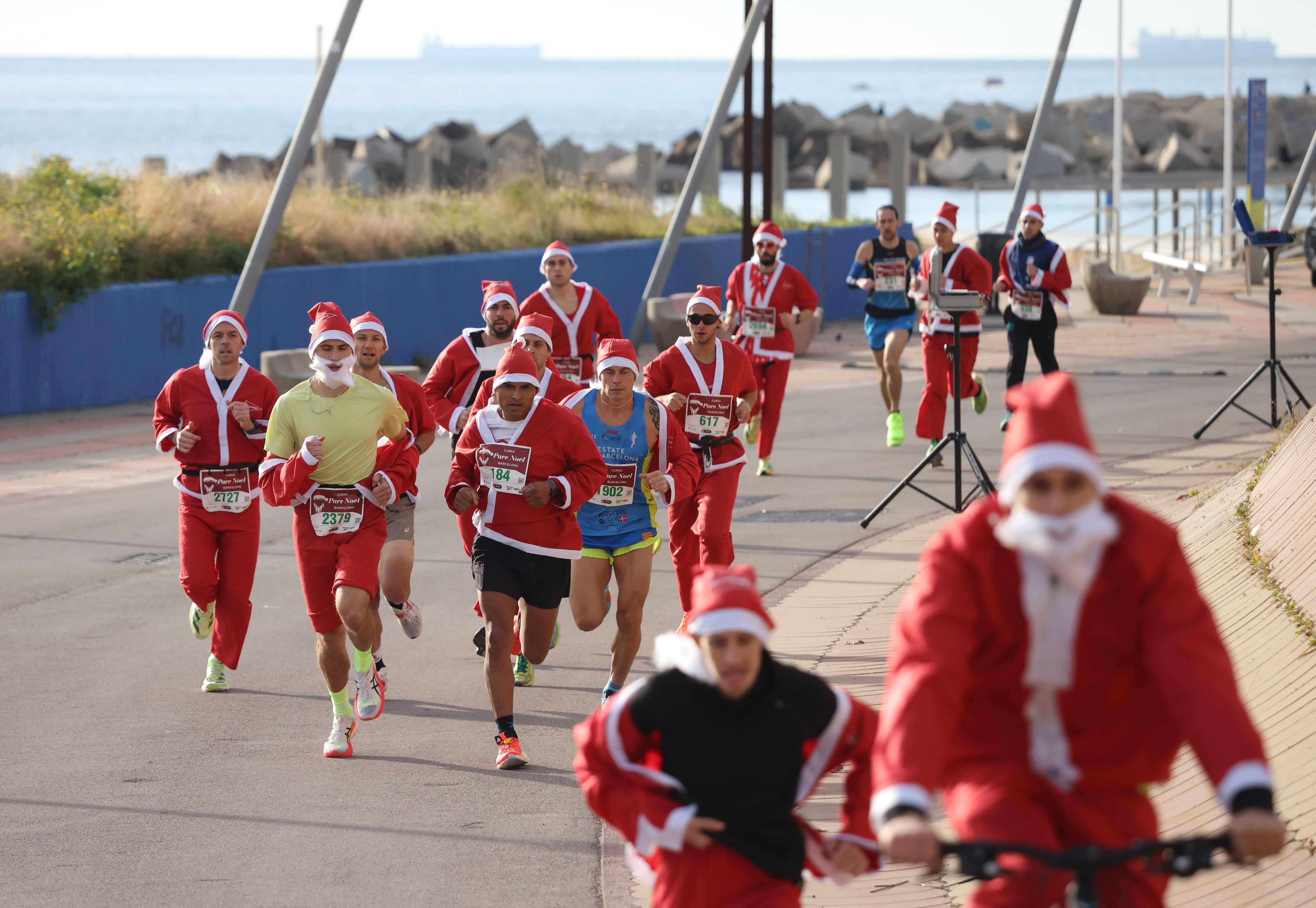 Las mejores fotos de la Carrera de Papá Noel de Barcelona 2024. 281