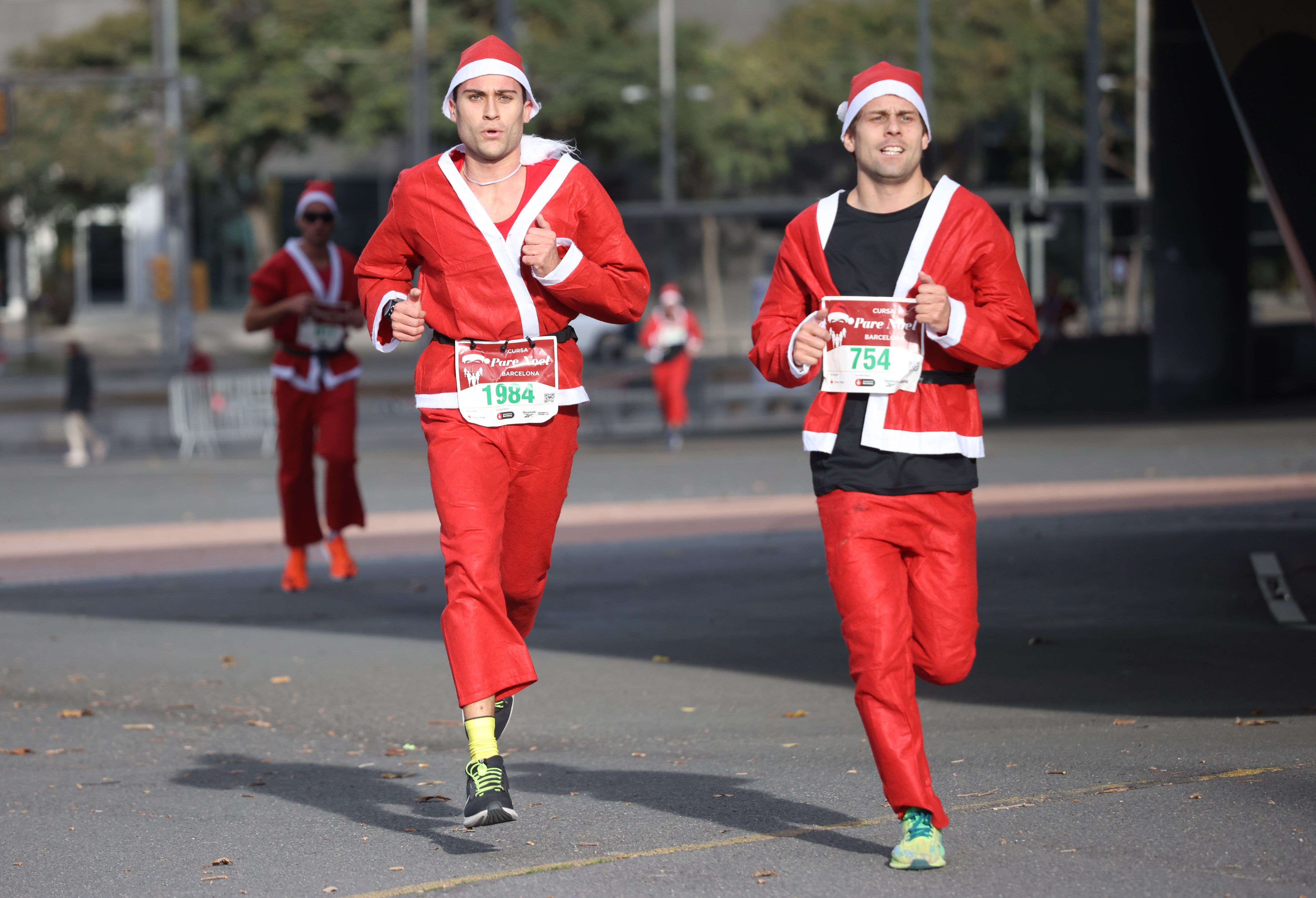 Las mejores fotos de la Carrera de Papá Noel de Barcelona 2024. 345
