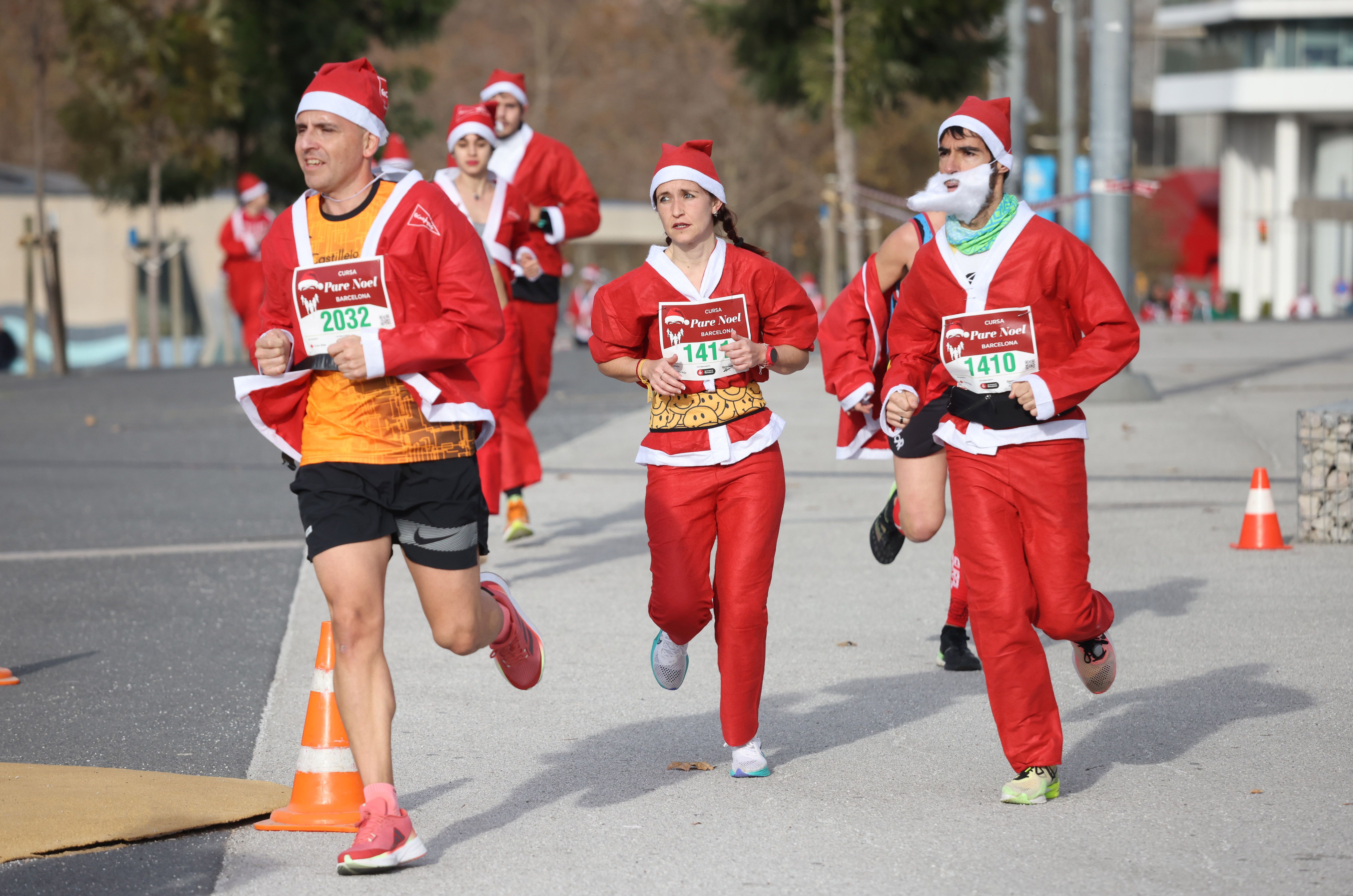 Las mejores fotos de la Carrera de Papá Noel de Barcelona 2024. 355