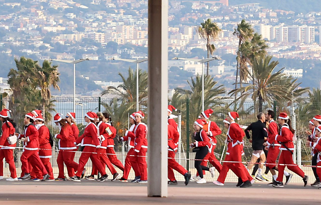 Las mejores fotos de la Carrera de Papá Noel de Barcelona 2024. 383