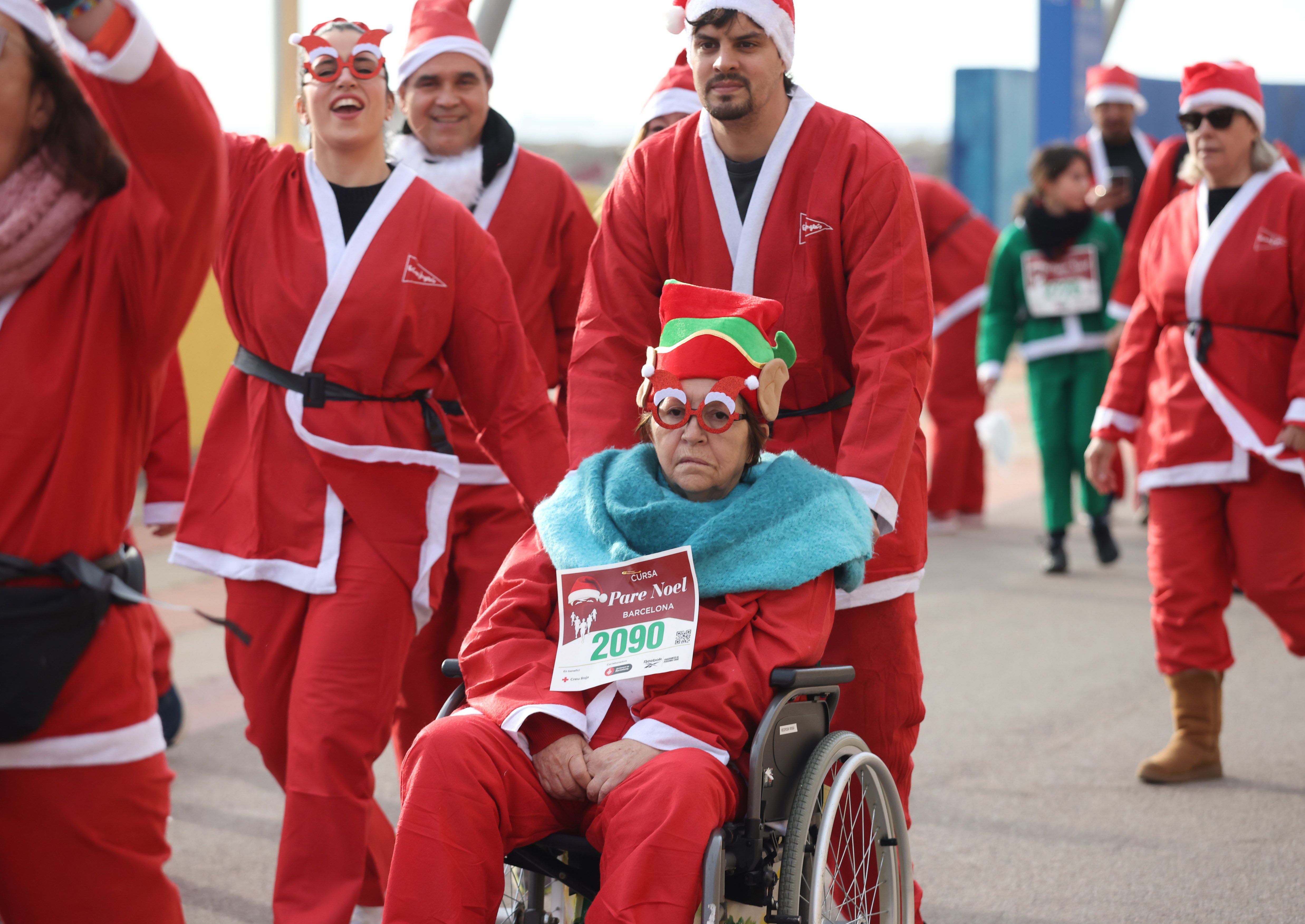 Las mejores fotos de la Carrera de Papá Noel de Barcelona 2024. 420