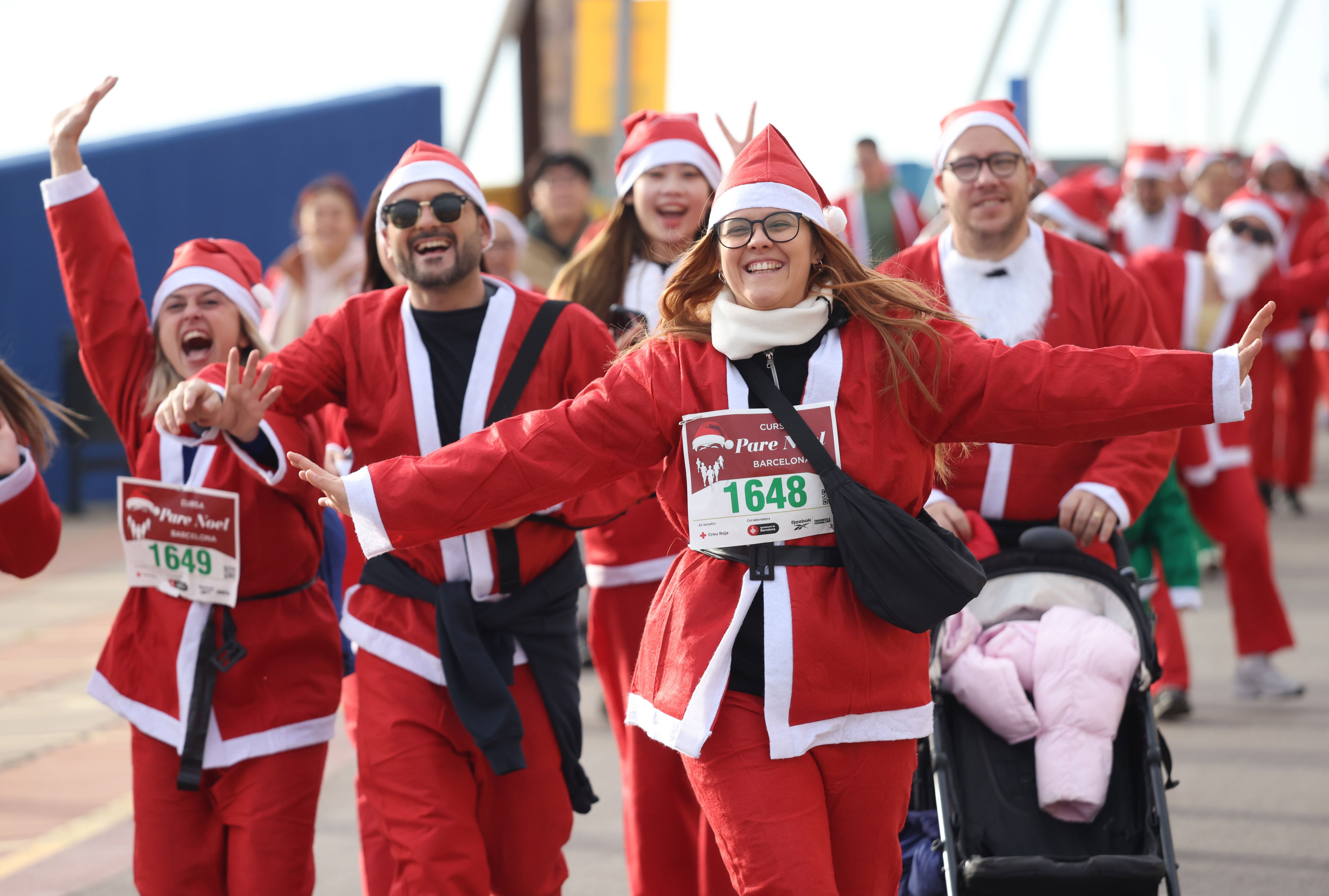 Las mejores fotos de la Carrera de Papá Noel de Barcelona 2024. 432