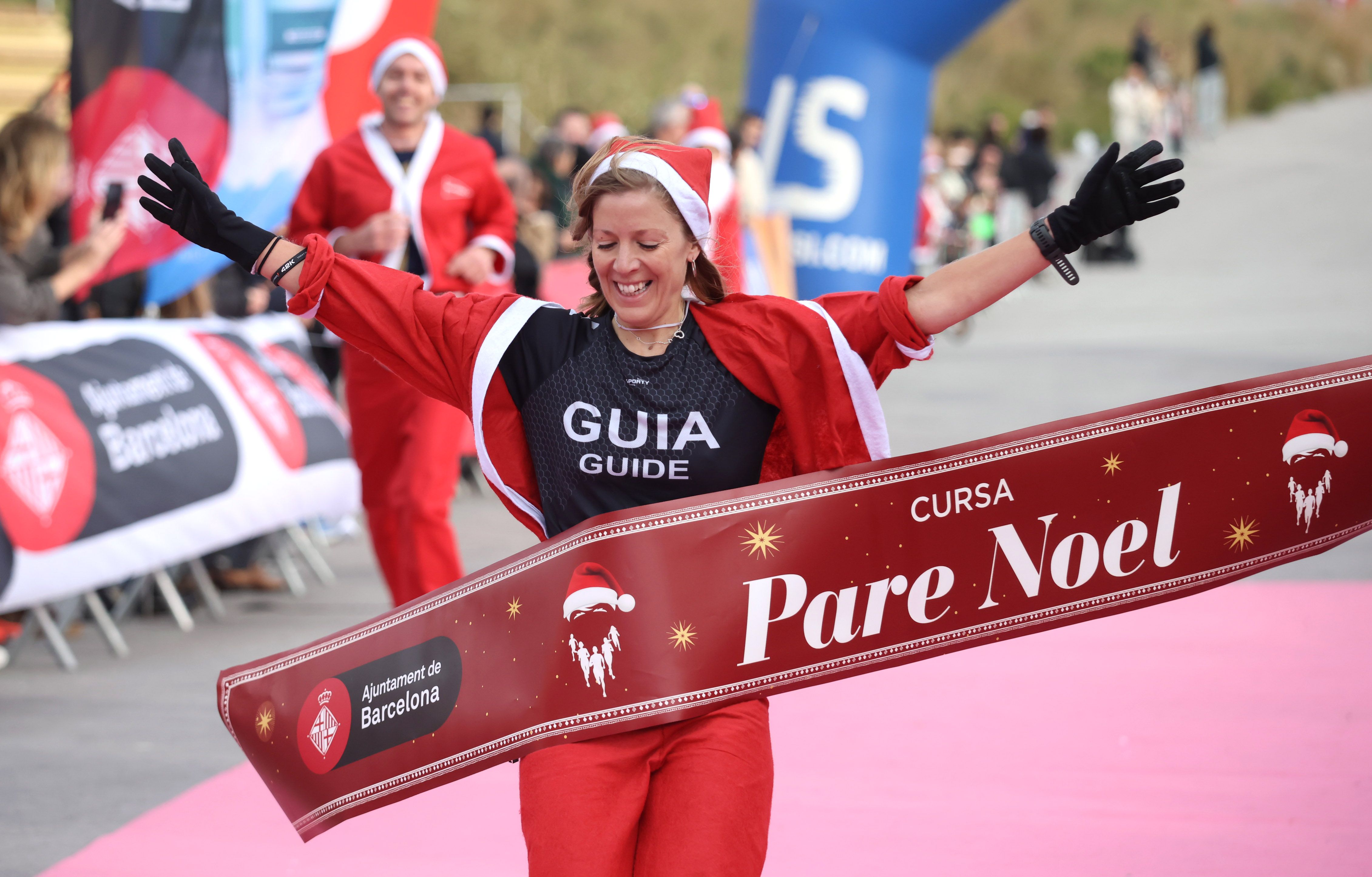 Las mejores fotos de la Carrera de Papá Noel de Barcelona 2024. 501