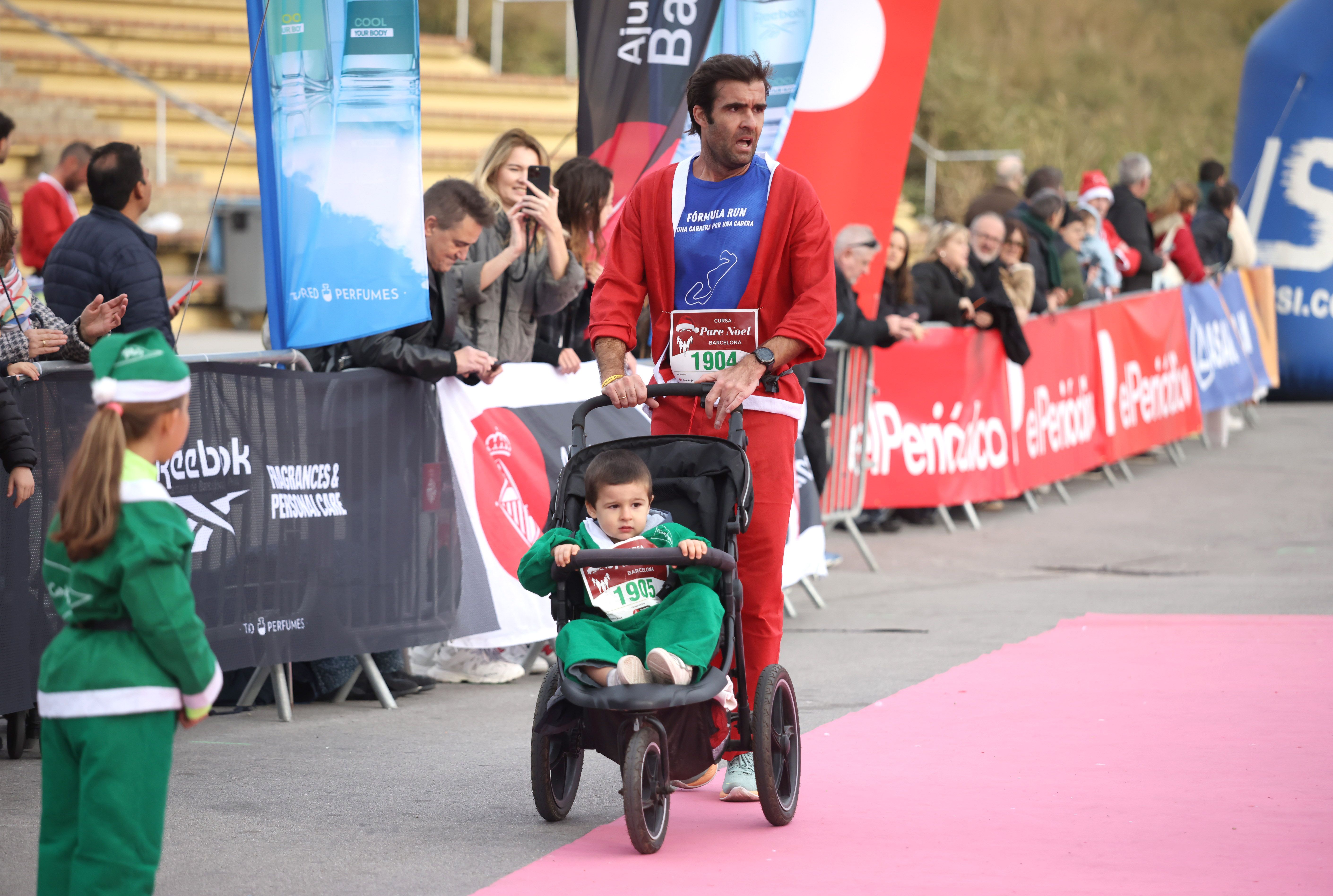 Las mejores fotos de la Carrera de Papá Noel de Barcelona 2024. 529