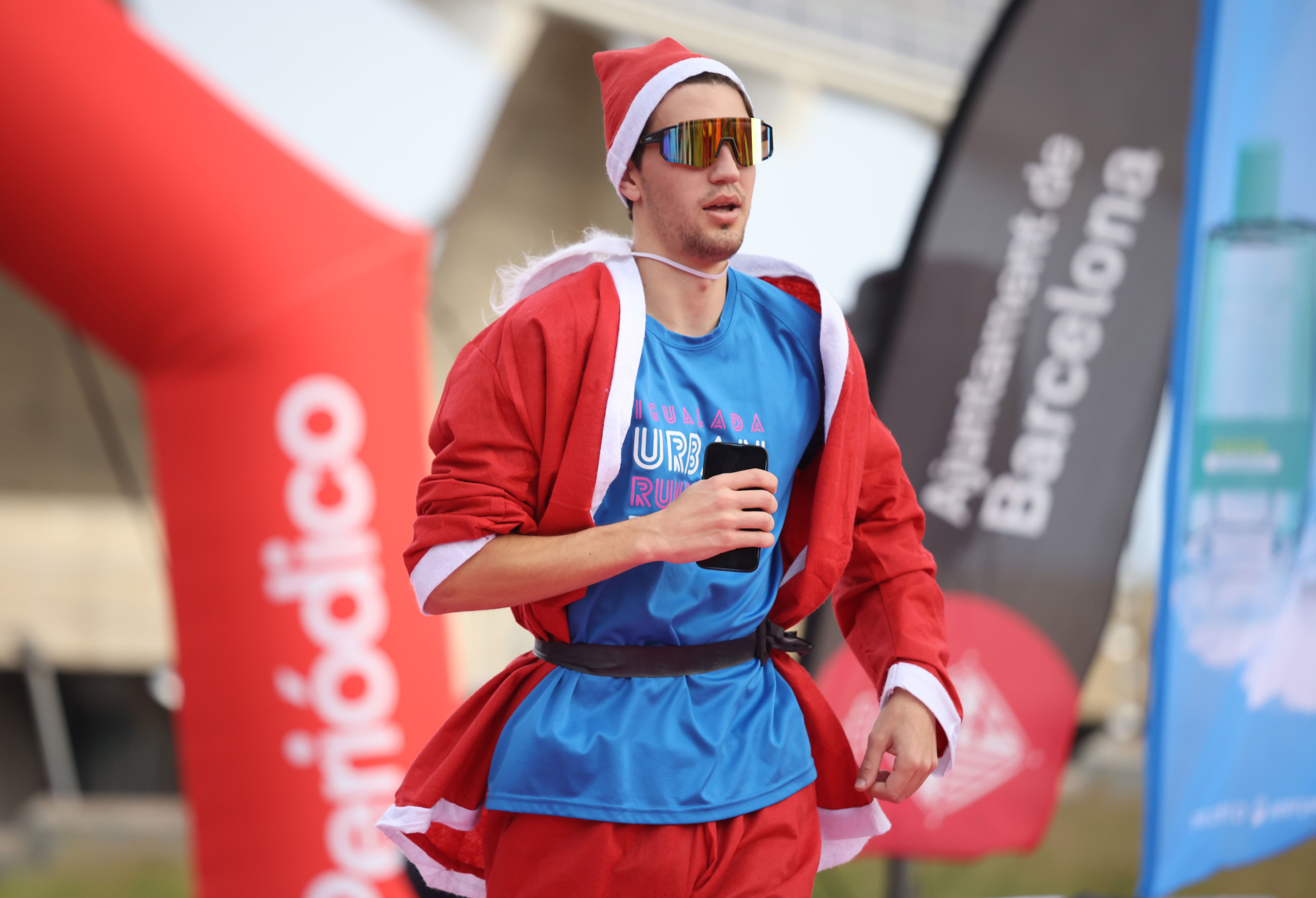 Las mejores fotos de la Carrera de Papá Noel de Barcelona 2024. 566