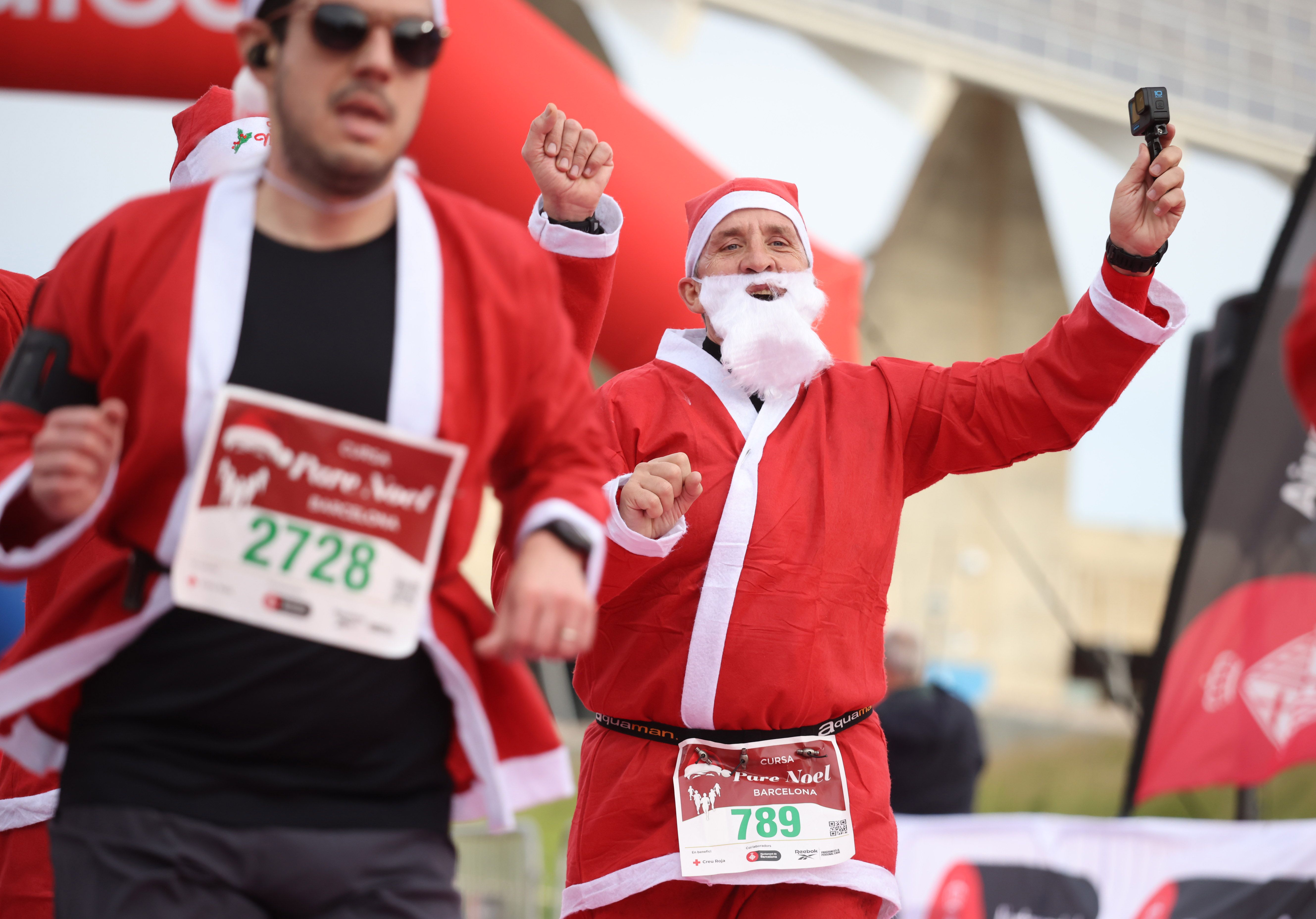 Las mejores fotos de la Carrera de Papá Noel de Barcelona 2024. 568