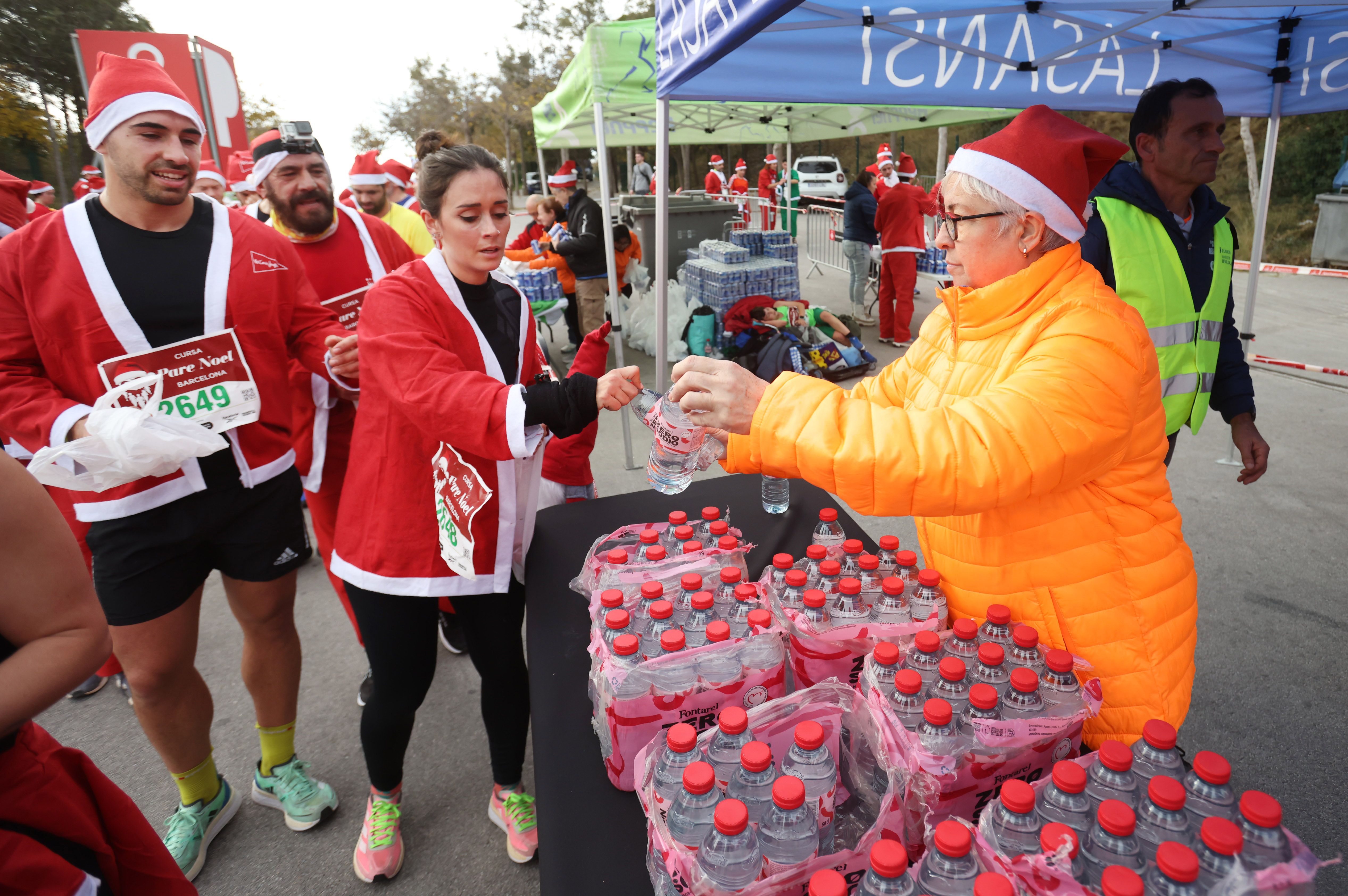 Las mejores fotos de la Carrera de Papá Noel de Barcelona 2024. 587