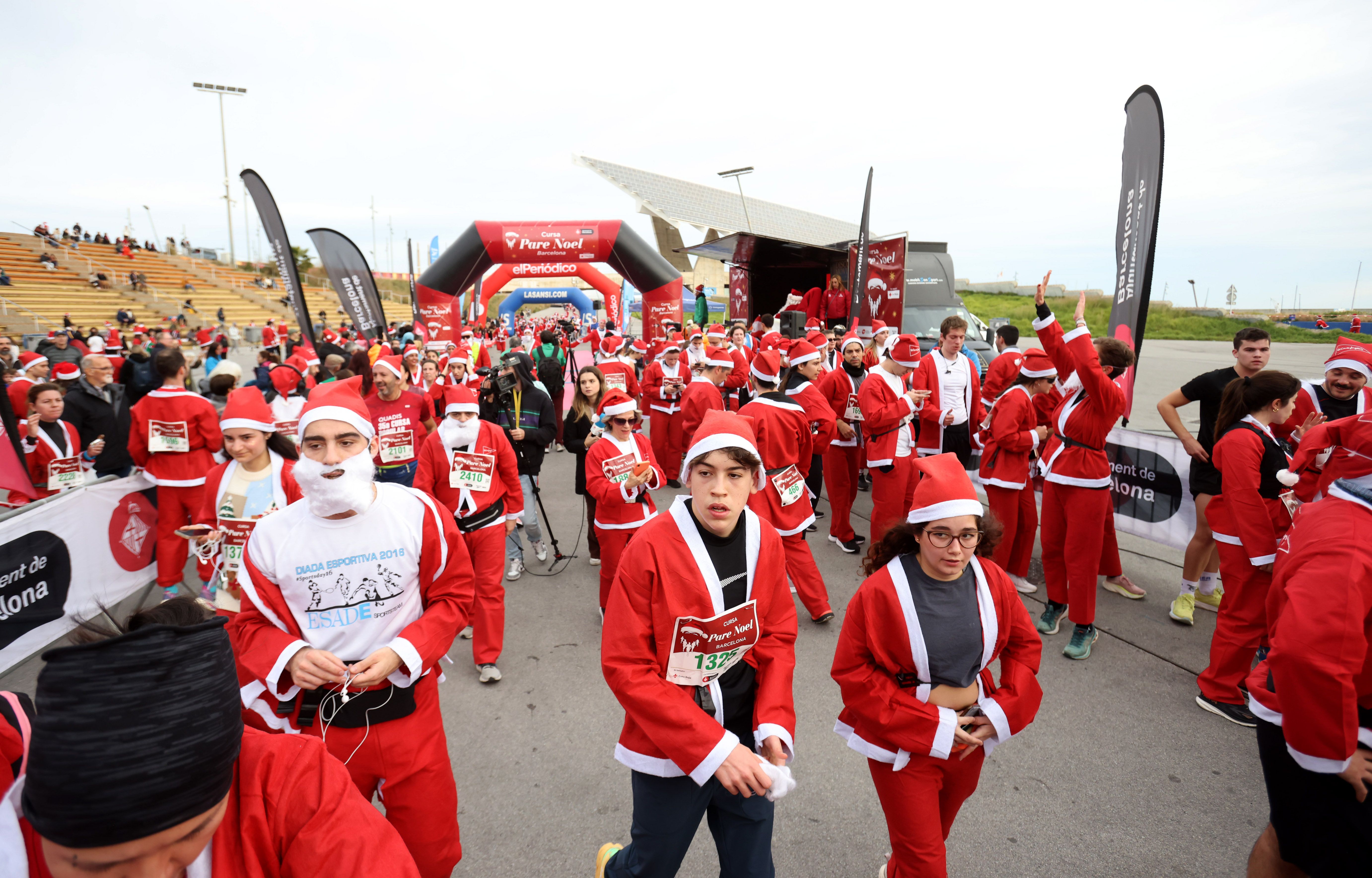 Las mejores fotos de la Carrera de Papá Noel de Barcelona 2024. 604